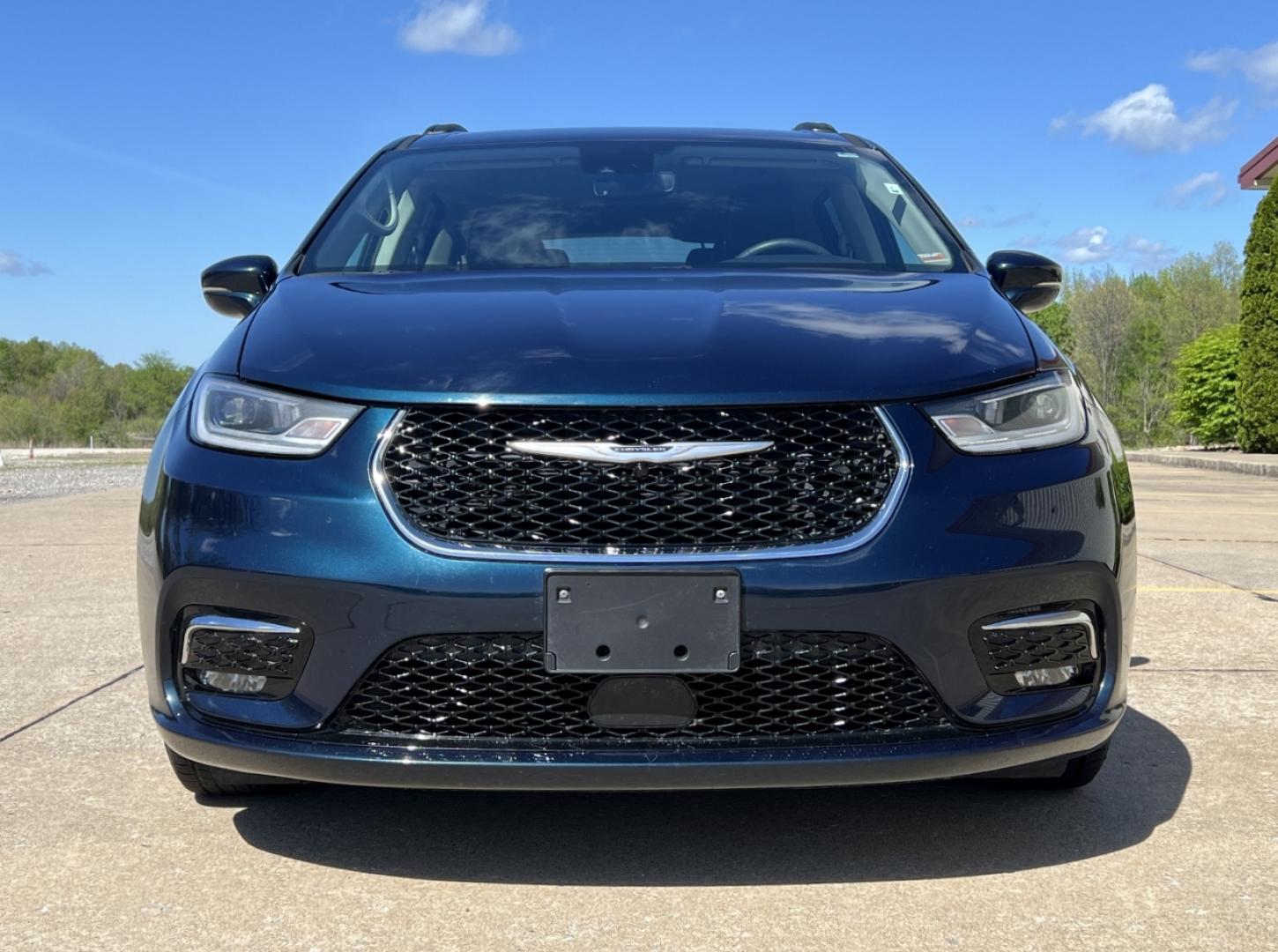 2022 BLUE /Black Leather Chrysler Pacifica Touring-L (2C4RC1BG9NR) with an 3.6L V6 engine, Automatic transmission, located at 2990 Old Orchard Rd., Jackson, MO, 63755, 37.354214, -89.612106 - 2022 Chrysler Pacifica Touring L 1-Owner 95xxx miles Front Wheel Drive 3.6L V6 Automatic Leather 3rd Row Stow 'N Go Backup Camera Power Driver Seat Heated Seats Heated Steering Wheel Bluetooth Remote Start Cruise Power Windows/Locks/Mirrors We have financing available and we accept - Photo#12