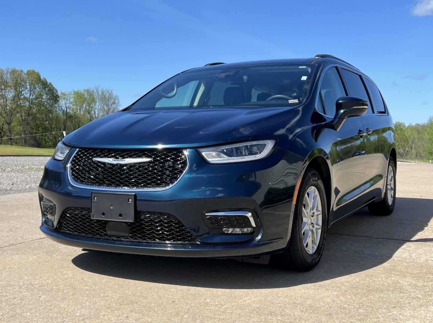 2022 BLUE /Black Leather Chrysler Pacifica Touring-L (2C4RC1BG9NR) with an 3.6L V6 engine, Automatic transmission, located at 2990 Old Orchard Rd., Jackson, MO, 63755, 37.354214, -89.612106 - 2022 Chrysler Pacifica Touring L 1-Owner 95xxx miles Front Wheel Drive 3.6L V6 Automatic Leather 3rd Row Stow 'N Go Backup Camera Power Driver Seat Heated Seats Heated Steering Wheel Bluetooth Remote Start Cruise Power Windows/Locks/Mirrors We have financing available and we accept - Photo#6