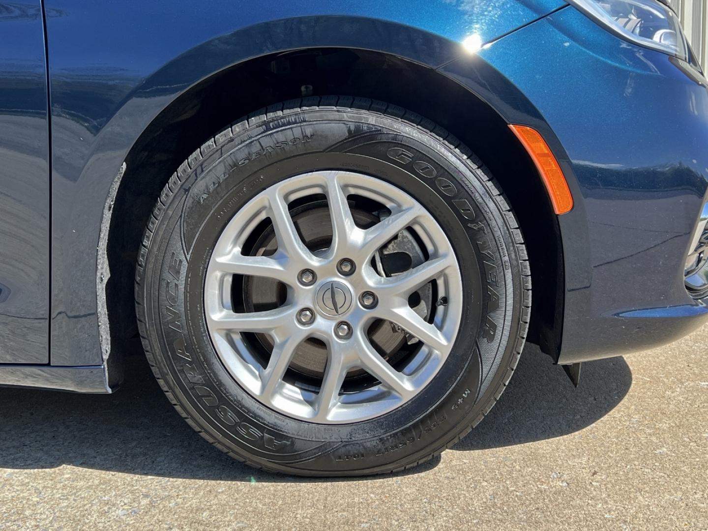 2022 BLUE /Black Leather Chrysler Pacifica Touring-L (2C4RC1BG9NR) with an 3.6L V6 engine, Automatic transmission, located at 2990 Old Orchard Rd., Jackson, MO, 63755, 37.354214, -89.612106 - 2022 Chrysler Pacifica Touring L 1-Owner 95xxx miles Front Wheel Drive 3.6L V6 Automatic Leather 3rd Row Stow 'N Go Backup Camera Power Driver Seat Heated Seats Heated Steering Wheel Bluetooth Remote Start Cruise Power Windows/Locks/Mirrors We have financing available and we accept - Photo#45