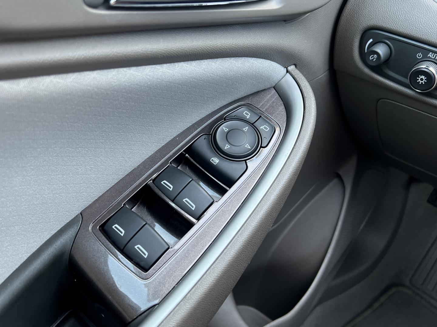 2020 WHITE /Gray Cloth Chevrolet Malibu LS (1G1ZC5ST5LF) with an 1.5L 4 Cyl. engine, Automatic transmission, located at 2990 Old Orchard Rd., Jackson, MO, 63755, 37.354214, -89.612106 - 2020 Chevrolet Malibu LS 1-Owner 93xxx miles Front Wheel Drive 1.5L 4 Cyl. Automatic Backup Camera Bluetooth Cruise Power Windows/Locks/Mirrors We have financing available and we accept trades! Fill out a credit application on our website or come by today! If you have any questions, give - Photo#27