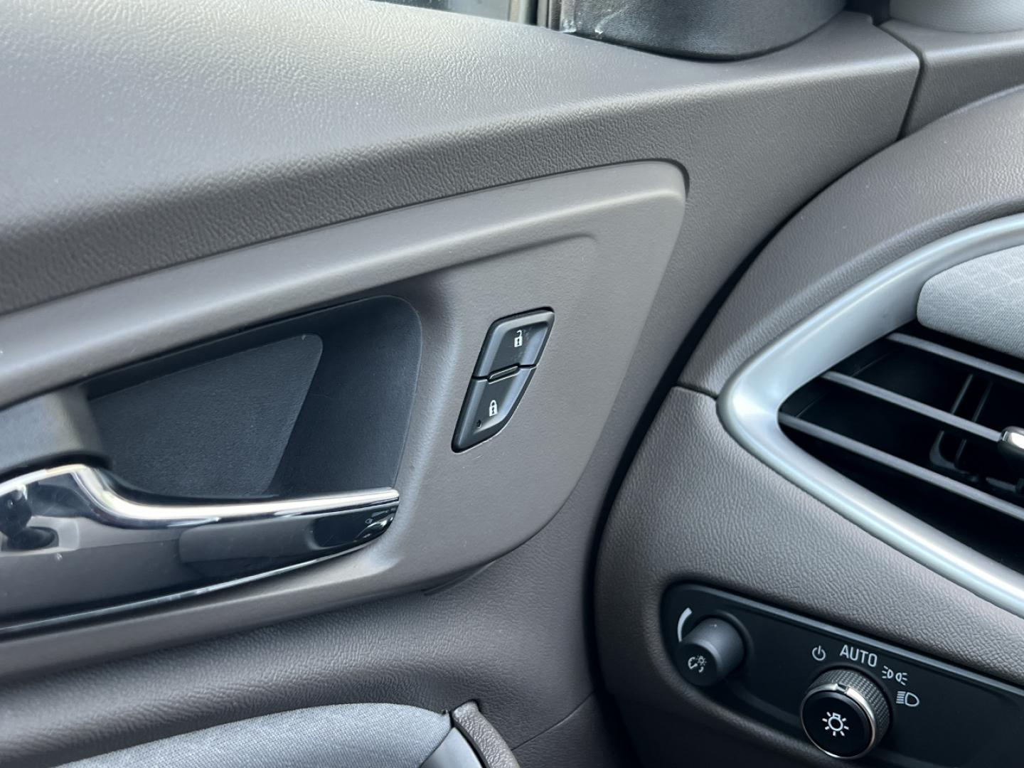 2020 WHITE /Gray Cloth Chevrolet Malibu LS (1G1ZC5ST5LF) with an 1.5L 4 Cyl. engine, Automatic transmission, located at 2990 Old Orchard Rd., Jackson, MO, 63755, 37.354214, -89.612106 - 2020 Chevrolet Malibu LS 1-Owner 93xxx miles Front Wheel Drive 1.5L 4 Cyl. Automatic Backup Camera Bluetooth Cruise Power Windows/Locks/Mirrors We have financing available and we accept trades! Fill out a credit application on our website or come by today! If you have any questions, give - Photo#28