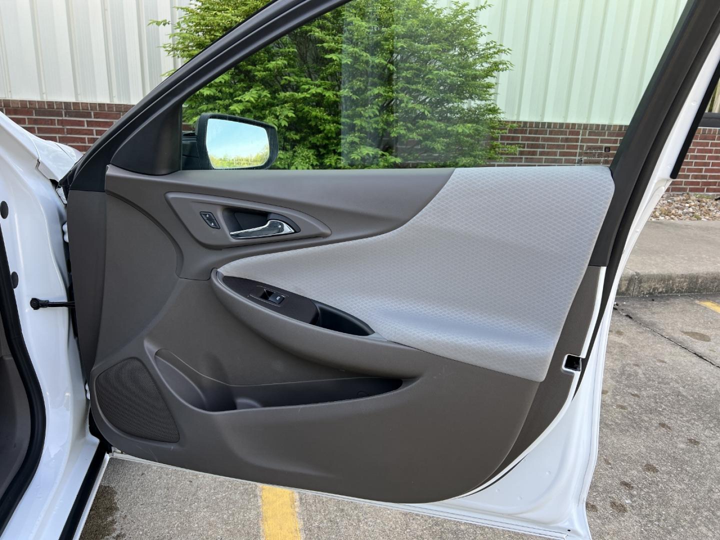 2020 WHITE /Gray Cloth Chevrolet Malibu LS (1G1ZC5ST5LF) with an 1.5L 4 Cyl. engine, Automatic transmission, located at 2990 Old Orchard Rd., Jackson, MO, 63755, 37.354214, -89.612106 - 2020 Chevrolet Malibu LS 1-Owner 93xxx miles Front Wheel Drive 1.5L 4 Cyl. Automatic Backup Camera Bluetooth Cruise Power Windows/Locks/Mirrors We have financing available and we accept trades! Fill out a credit application on our website or come by today! If you have any questions, give - Photo#13