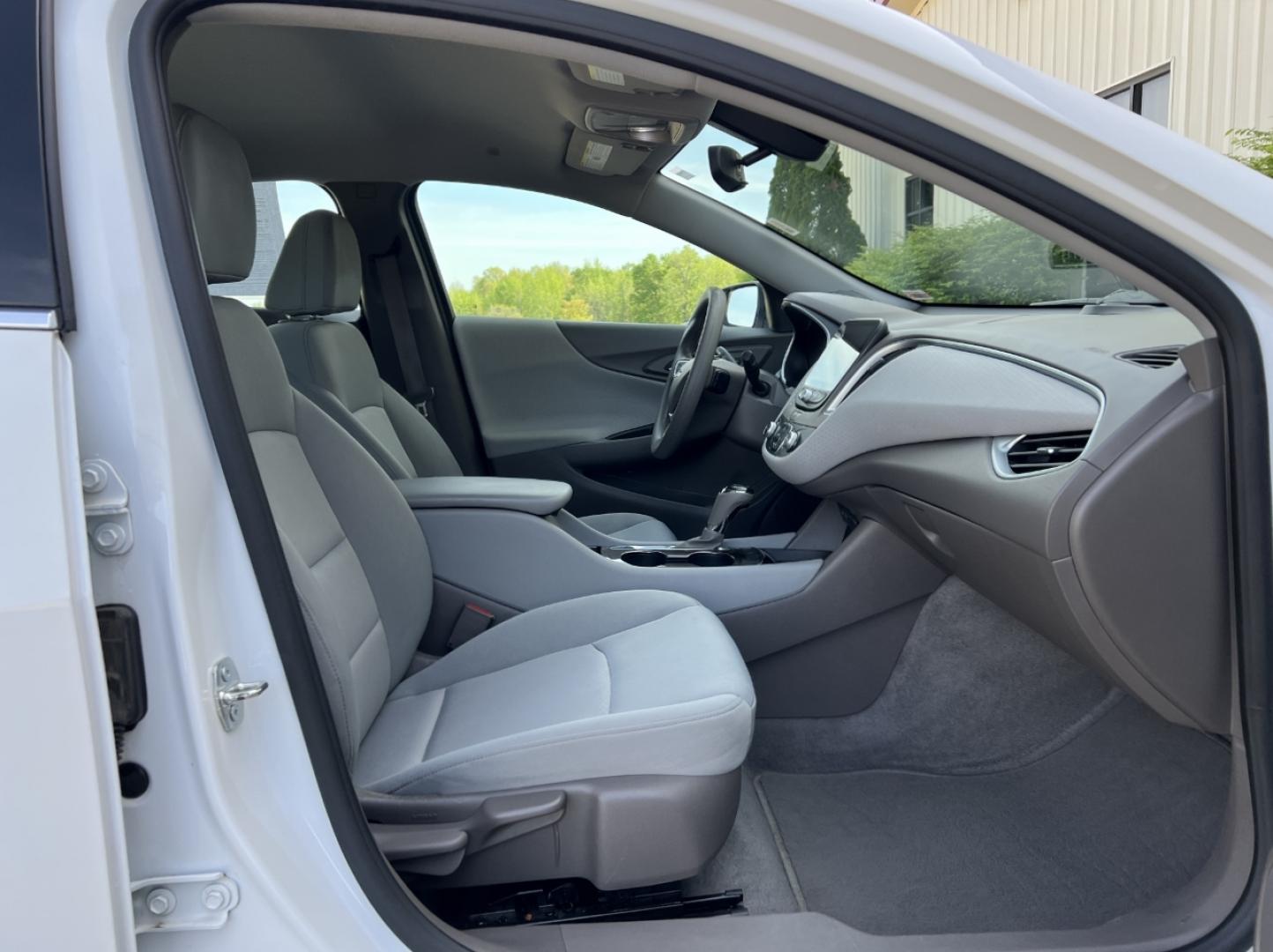 2020 WHITE /Gray Cloth Chevrolet Malibu LS (1G1ZC5ST5LF) with an 1.5L 4 Cyl. engine, Automatic transmission, located at 2990 Old Orchard Rd., Jackson, MO, 63755, 37.354214, -89.612106 - 2020 Chevrolet Malibu LS 1-Owner 93xxx miles Front Wheel Drive 1.5L 4 Cyl. Automatic Backup Camera Bluetooth Cruise Power Windows/Locks/Mirrors We have financing available and we accept trades! Fill out a credit application on our website or come by today! If you have any questions, give - Photo#14
