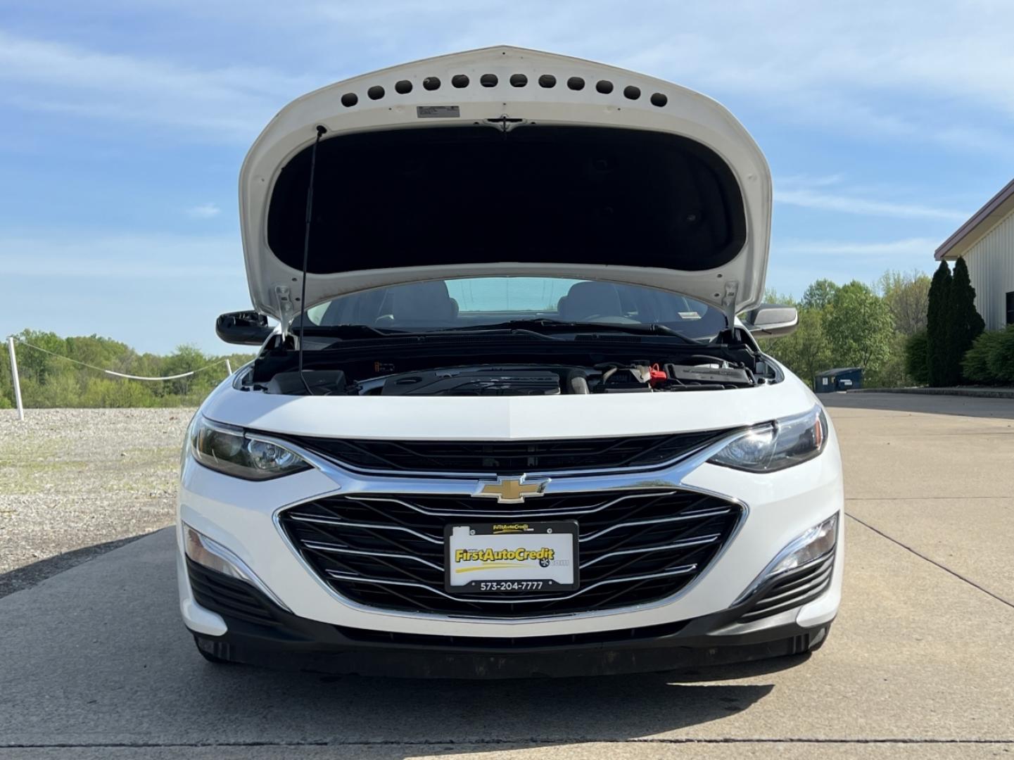 2020 WHITE /Gray Cloth Chevrolet Malibu LS (1G1ZC5ST5LF) with an 1.5L 4 Cyl. engine, Automatic transmission, located at 2990 Old Orchard Rd., Jackson, MO, 63755, 37.354214, -89.612106 - 2020 Chevrolet Malibu LS 1-Owner 93xxx miles Front Wheel Drive 1.5L 4 Cyl. Automatic Backup Camera Bluetooth Cruise Power Windows/Locks/Mirrors We have financing available and we accept trades! Fill out a credit application on our website or come by today! If you have any questions, give - Photo#32