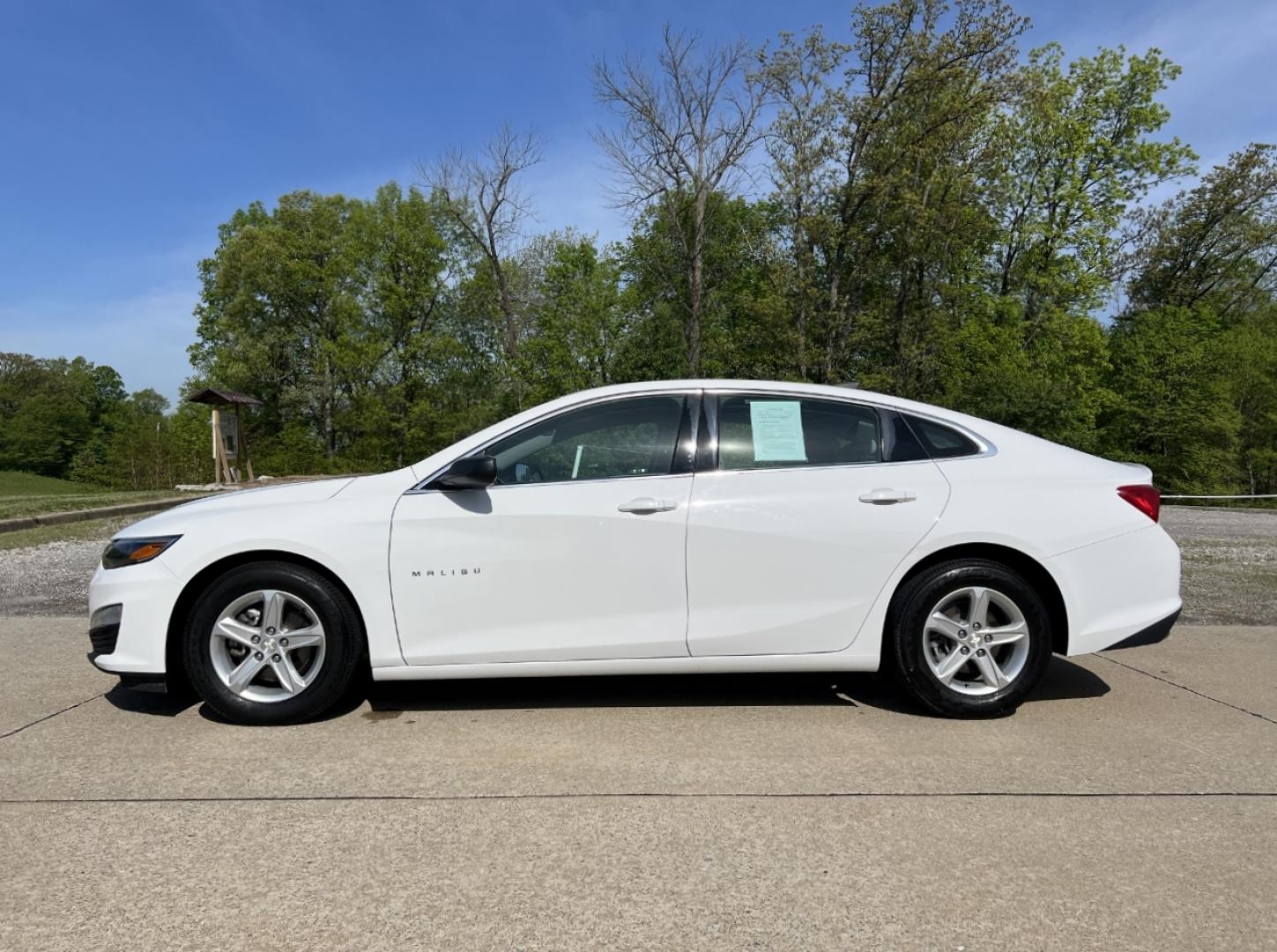 2020 WHITE /Gray Cloth Chevrolet Malibu LS (1G1ZC5ST5LF) with an 1.5L 4 Cyl. engine, Automatic transmission, located at 2990 Old Orchard Rd., Jackson, MO, 63755, 37.354214, -89.612106 - 2020 Chevrolet Malibu LS 1-Owner 93xxx miles Front Wheel Drive 1.5L 4 Cyl. Automatic Backup Camera Bluetooth Cruise Power Windows/Locks/Mirrors We have financing available and we accept trades! Fill out a credit application on our website or come by today! If you have any questions, give - Photo#5