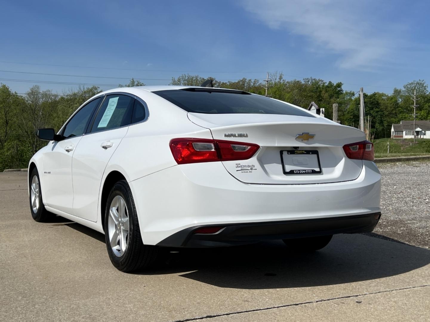 2020 WHITE /Gray Cloth Chevrolet Malibu LS (1G1ZC5ST5LF) with an 1.5L 4 Cyl. engine, Automatic transmission, located at 2990 Old Orchard Rd., Jackson, MO, 63755, 37.354214, -89.612106 - 2020 Chevrolet Malibu LS 1-Owner 93xxx miles Front Wheel Drive 1.5L 4 Cyl. Automatic Backup Camera Bluetooth Cruise Power Windows/Locks/Mirrors We have financing available and we accept trades! Fill out a credit application on our website or come by today! If you have any questions, give - Photo#8