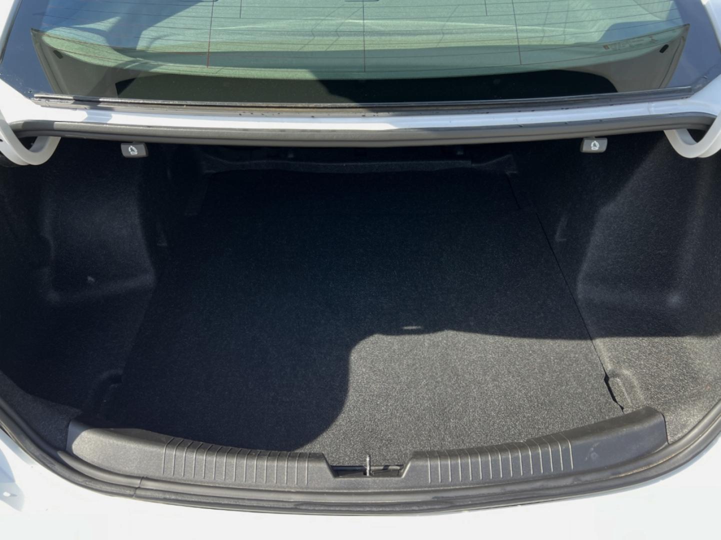 2020 WHITE /Gray Cloth Chevrolet Malibu LS (1G1ZC5ST5LF) with an 1.5L 4 Cyl. engine, Automatic transmission, located at 2990 Old Orchard Rd., Jackson, MO, 63755, 37.354214, -89.612106 - 2020 Chevrolet Malibu LS 1-Owner 93xxx miles Front Wheel Drive 1.5L 4 Cyl. Automatic Backup Camera Bluetooth Cruise Power Windows/Locks/Mirrors We have financing available and we accept trades! Fill out a credit application on our website or come by today! If you have any questions, give - Photo#18