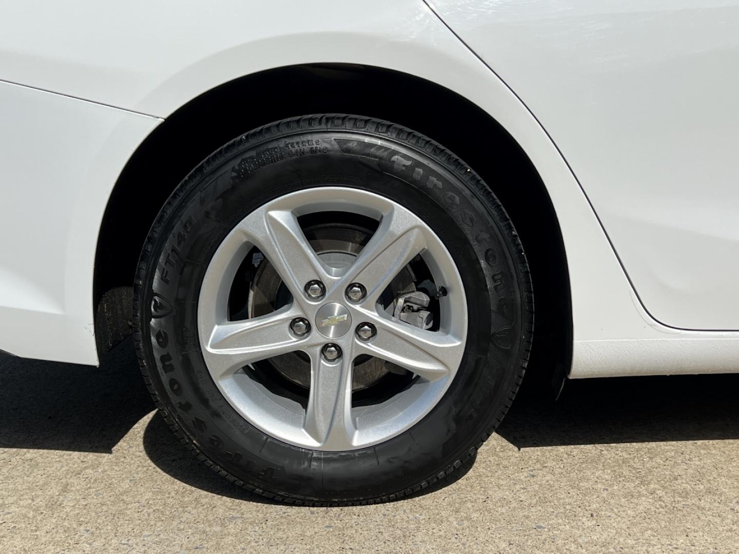 2020 WHITE /Gray Cloth Chevrolet Malibu LS (1G1ZC5ST5LF) with an 1.5L 4 Cyl. engine, Automatic transmission, located at 2990 Old Orchard Rd., Jackson, MO, 63755, 37.354214, -89.612106 - 2020 Chevrolet Malibu LS 1-Owner 93xxx miles Front Wheel Drive 1.5L 4 Cyl. Automatic Backup Camera Bluetooth Cruise Power Windows/Locks/Mirrors We have financing available and we accept trades! Fill out a credit application on our website or come by today! If you have any questions, give - Photo#37