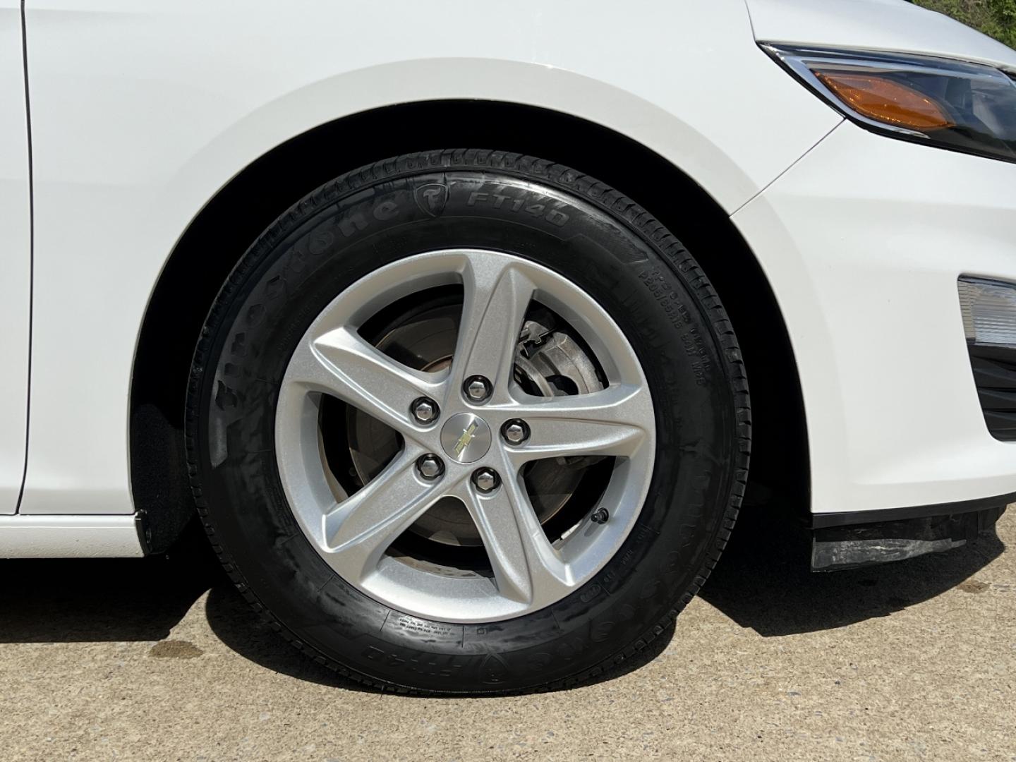 2020 WHITE /Gray Cloth Chevrolet Malibu LS (1G1ZC5ST5LF) with an 1.5L 4 Cyl. engine, Automatic transmission, located at 2990 Old Orchard Rd., Jackson, MO, 63755, 37.354214, -89.612106 - 2020 Chevrolet Malibu LS 1-Owner 93xxx miles Front Wheel Drive 1.5L 4 Cyl. Automatic Backup Camera Bluetooth Cruise Power Windows/Locks/Mirrors We have financing available and we accept trades! Fill out a credit application on our website or come by today! If you have any questions, give - Photo#38