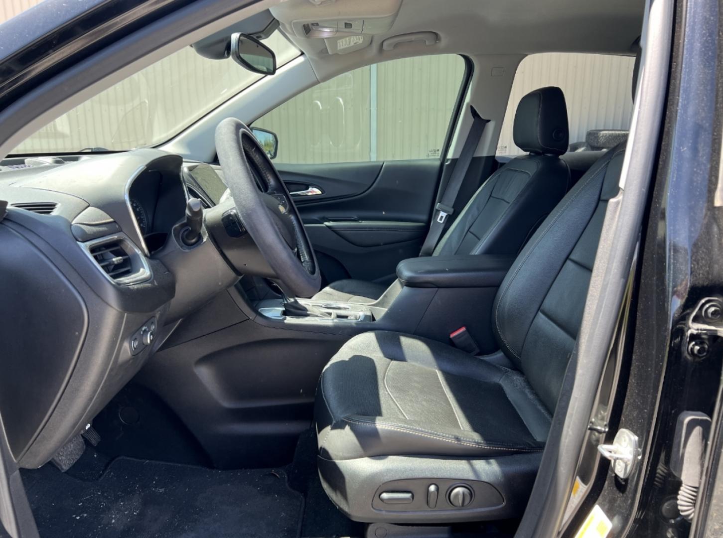 2020 BLACK /Black Leather Chevrolet Equinox Premier 1.5 2WD (2GNAXNEV3L6) with an 1.5L 4 Cyl. TURBO engine, Automatic transmission, located at 2990 Old Orchard Rd., Jackson, MO, 63755, 37.354214, -89.612106 - We have financing available and we accept trades! Fill out a credit application on our website or come by today! If you have any questions, give us a call at (573) 204-7777 or visit our website at firstautocredit.com. - Photo#5