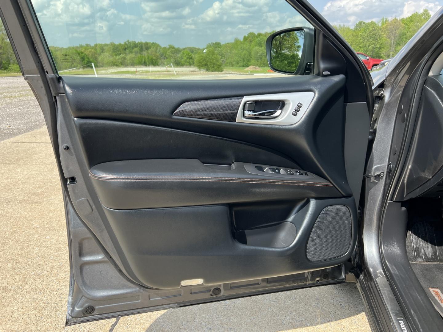 2019 GRAY /Black/Gray Leather Nissan Pathfinder SL 4WD (5N1DR2MM2KC) with an 3.5L V6 engine, CVT transmission, located at 2990 Old Orchard Rd., Jackson, MO, 63755, 37.354214, -89.612106 - 2019 Nissan Pathfinder SL Rock Creek 1-Owner 160xxx miles 4 Wheel Drive 3.5L V6 Automatic Leather 3rd Row Navigation Power/Heated Seats Heated Rear Seats Heated Steering Wheel Sunroof Backup Camera Bluetooth Remote Start Cruise Power Windows/Locks/Mirrors We have financing availabl - Photo#17