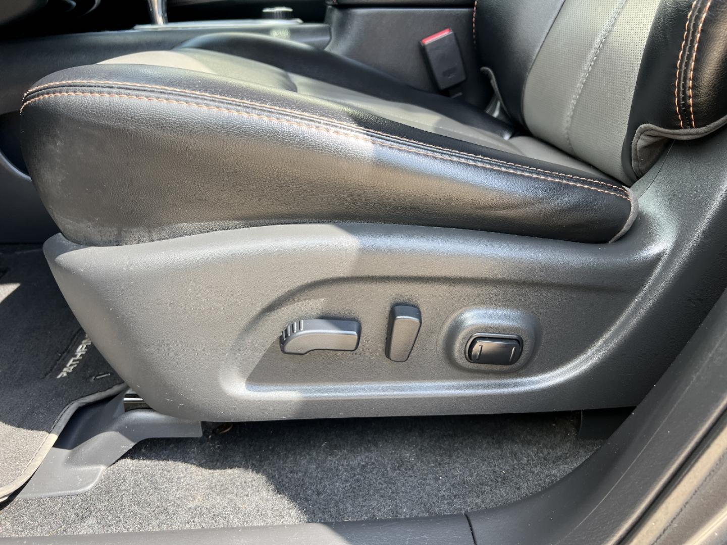 2019 GRAY /Black/Gray Leather Nissan Pathfinder SL 4WD (5N1DR2MM2KC) with an 3.5L V6 engine, CVT transmission, located at 2990 Old Orchard Rd., Jackson, MO, 63755, 37.354214, -89.612106 - 2019 Nissan Pathfinder SL Rock Creek 1-Owner 160xxx miles 4 Wheel Drive 3.5L V6 Automatic Leather 3rd Row Navigation Power/Heated Seats Heated Rear Seats Heated Steering Wheel Sunroof Backup Camera Bluetooth Remote Start Cruise Power Windows/Locks/Mirrors We have financing availabl - Photo#8