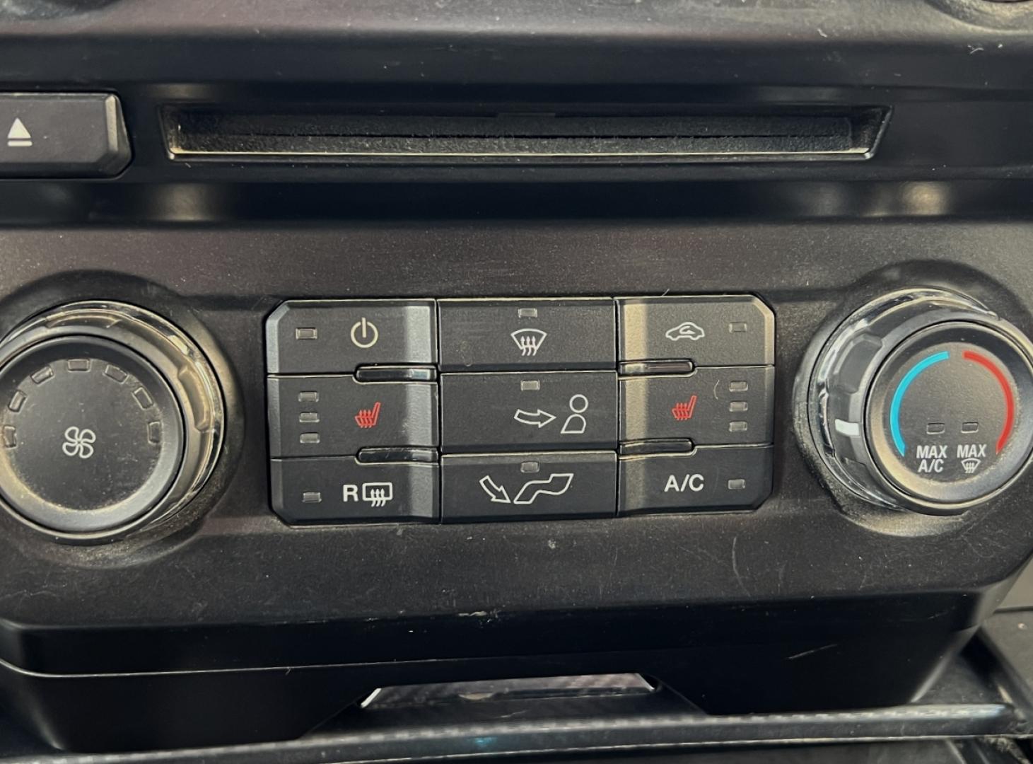 2018 SILVER /Black Cloth Ford F-150 XLT SuperCrew 5.5-ft. Bed 4WD (1FTEW1EG0JK) with an 3.5L V6 TURBO engine, Automatic transmission, located at 2990 Old Orchard Rd., Jackson, MO, 63755, 37.354214, -89.612106 - We have financing available and we accept trades! Fill out a credit application on our website or come by today! If you have any questions, give us a call at (573) 204-7777 or visit our website at firstautocredit.com. - Photo#6