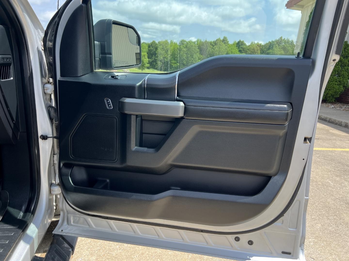 2018 SILVER /Black Cloth Ford F-150 XLT SuperCrew 5.5-ft. Bed 4WD (1FTEW1EG0JK) with an 3.5L V6 TURBO engine, Automatic transmission, located at 2990 Old Orchard Rd., Jackson, MO, 63755, 37.354214, -89.612106 - 2018 Ford F-150 XLT Local 1-Owner 124xxx miles 4x4 3.5L V6 Automatic Navigation Power/Heated Seats Backup Camera Bluetooth Remote Start Cruise Power Windows/Locks/Mirrors We have financing available and we accept trades! Fill out a credit application on our website or come by today! If - Photo#17