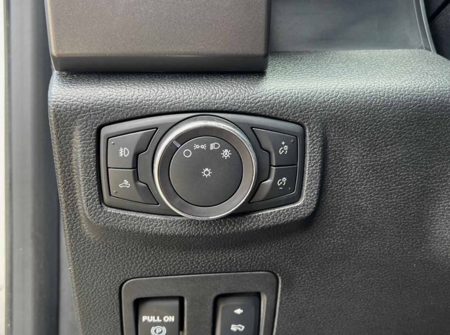 2018 SILVER /Black Cloth Ford F-150 XLT SuperCrew 5.5-ft. Bed 4WD (1FTEW1EG0JK) with an 3.5L V6 TURBO engine, Automatic transmission, located at 2990 Old Orchard Rd., Jackson, MO, 63755, 37.354214, -89.612106 - 2018 Ford F-150 XLT Local 1-Owner 124xxx miles 4x4 3.5L V6 Automatic Navigation Power/Heated Seats Backup Camera Bluetooth Remote Start Cruise Power Windows/Locks/Mirrors We have financing available and we accept trades! Fill out a credit application on our website or come by today! If - Photo#33