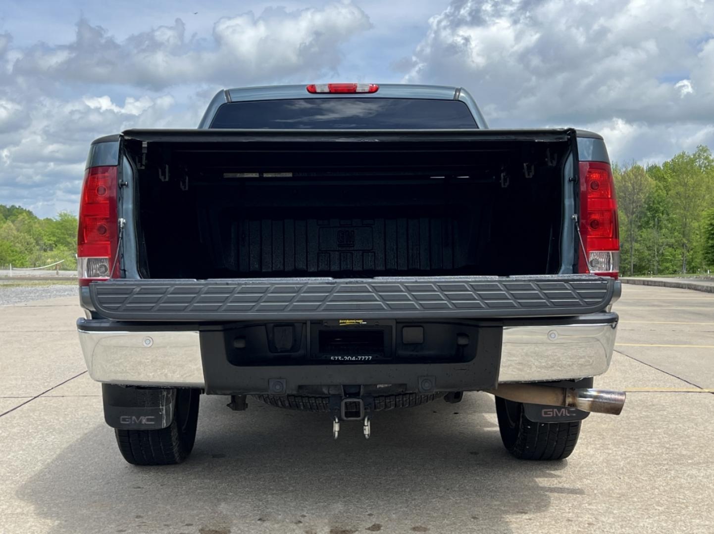 2012 BLUE /Gray Leather GMC Sierra 1500 SLT Crew Cab 4WD (3GTP2WE78CG) with an 5.3L V8 engine, Automatic transmission, located at 2990 Old Orchard Rd., Jackson, MO, 63755, 37.354214, -89.612106 - 2012 GMC Sierra 1500 SLT 126xxx miles 4x4 5.3L V8 Automatic Leather Power/Heated/Cooled Seats Cruise Remote Start Power Windows/Locks/Mirrors We have financing available and we accept trades! Fill out a credit application on our website or come by today! If you have any questions, give us - Photo#20