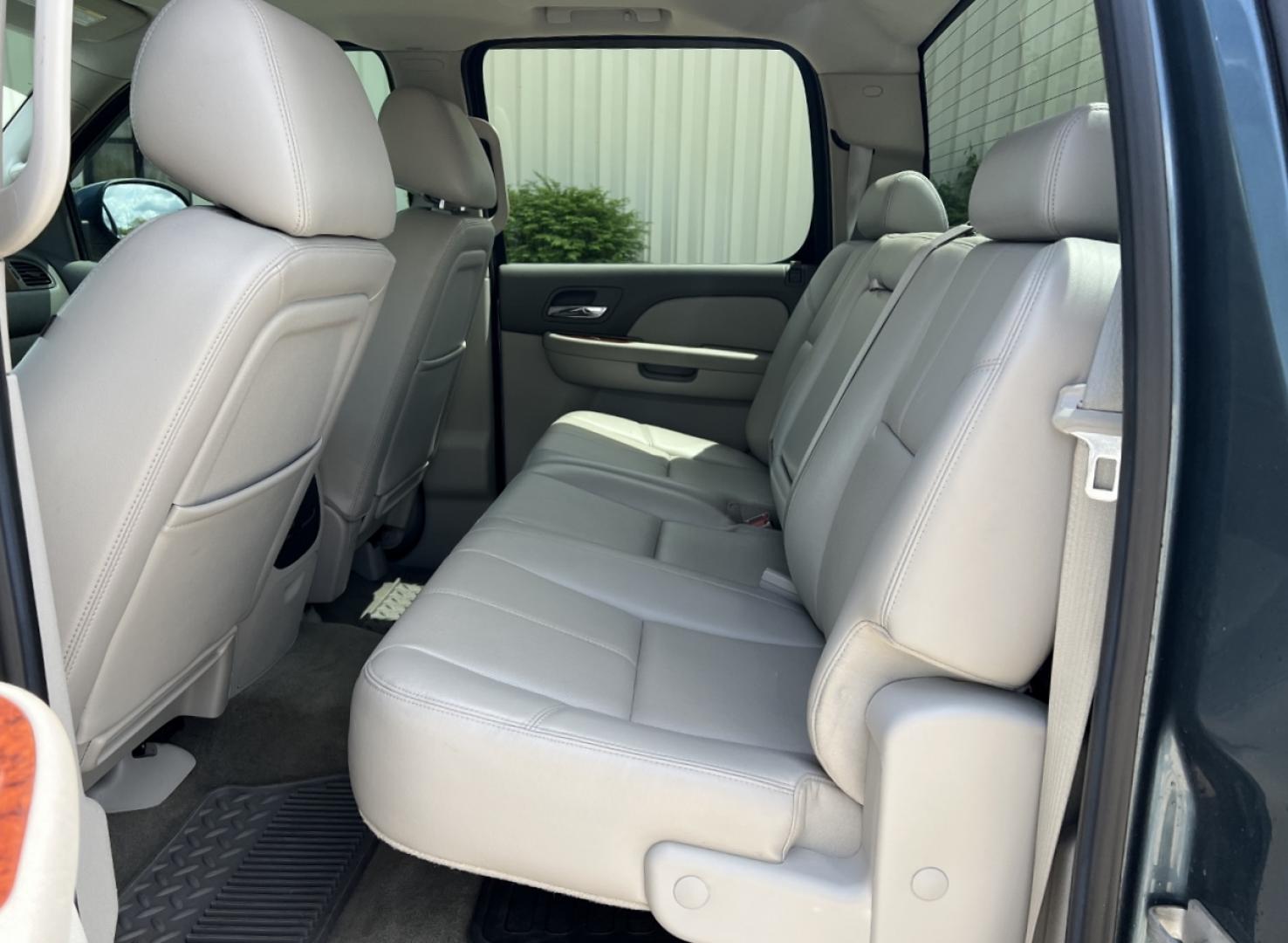 2012 BLUE /Gray Leather GMC Sierra 1500 SLT Crew Cab 4WD (3GTP2WE78CG) with an 5.3L V8 engine, Automatic transmission, located at 2990 Old Orchard Rd., Jackson, MO, 63755, 37.354214, -89.612106 - 2012 GMC Sierra 1500 SLT 126xxx miles 4x4 5.3L V8 Automatic Leather Power/Heated/Cooled Seats Cruise Remote Start Power Windows/Locks/Mirrors We have financing available and we accept trades! Fill out a credit application on our website or come by today! If you have any questions, give us - Photo#18