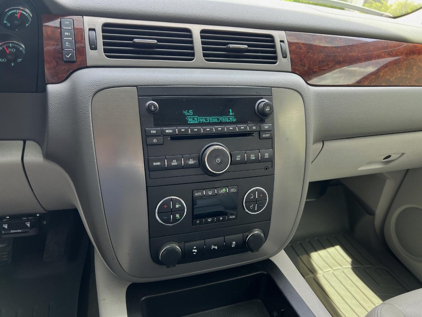 2012 BLUE /Gray Leather GMC Sierra 1500 SLT Crew Cab 4WD (3GTP2WE78CG) with an 5.3L V8 engine, Automatic transmission, located at 2990 Old Orchard Rd., Jackson, MO, 63755, 37.354214, -89.612106 - 2012 GMC Sierra 1500 SLT 126xxx miles 4x4 5.3L V8 Automatic Leather Power/Heated/Cooled Seats Cruise Remote Start Power Windows/Locks/Mirrors We have financing available and we accept trades! Fill out a credit application on our website or come by today! If you have any questions, give us - Photo#26