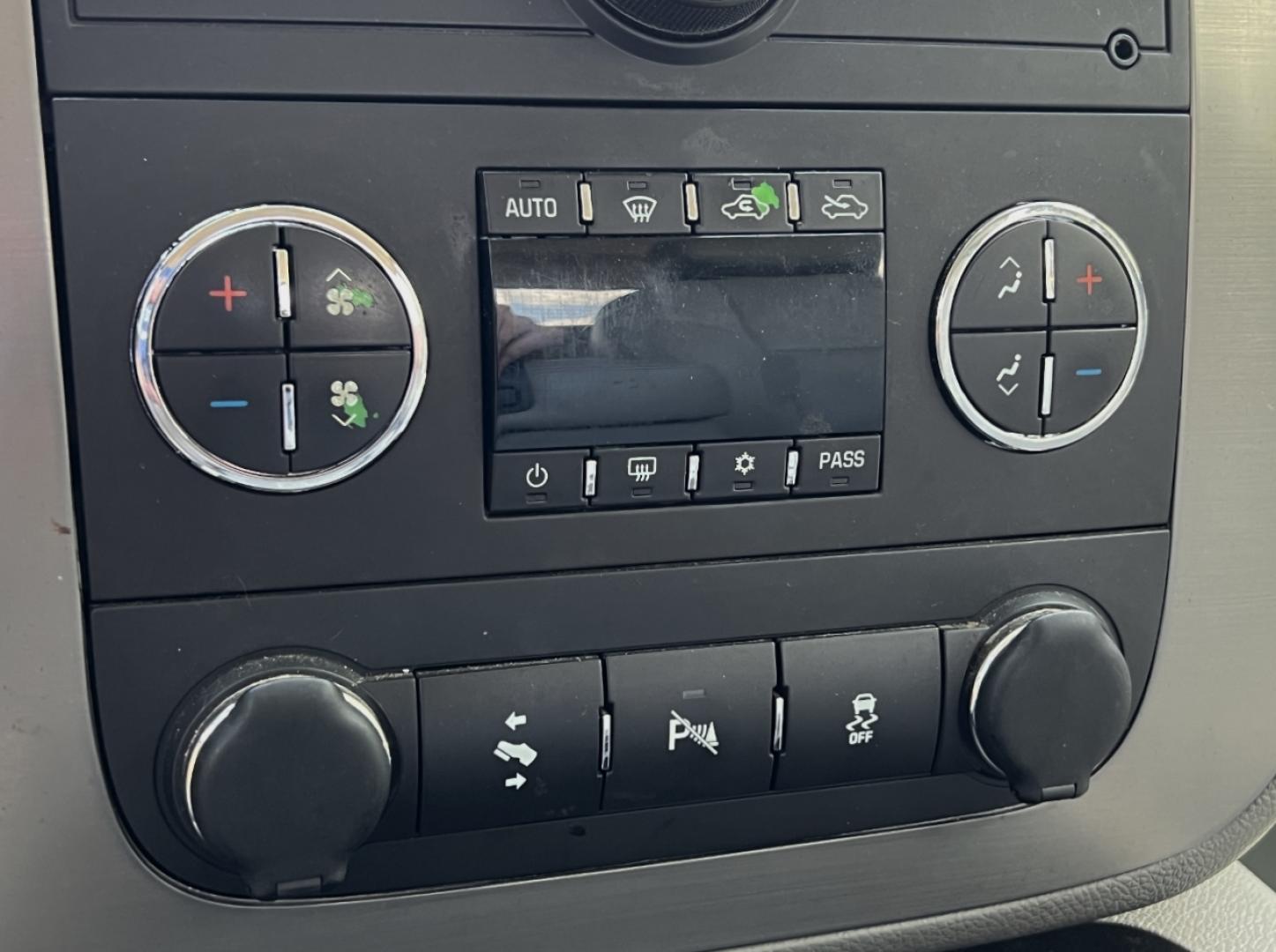 2012 BLUE /Gray Leather GMC Sierra 1500 SLT Crew Cab 4WD (3GTP2WE78CG) with an 5.3L V8 engine, Automatic transmission, located at 2990 Old Orchard Rd., Jackson, MO, 63755, 37.354214, -89.612106 - 2012 GMC Sierra 1500 SLT 126xxx miles 4x4 5.3L V8 Automatic Leather Power/Heated/Cooled Seats Cruise Remote Start Power Windows/Locks/Mirrors We have financing available and we accept trades! Fill out a credit application on our website or come by today! If you have any questions, give us - Photo#28