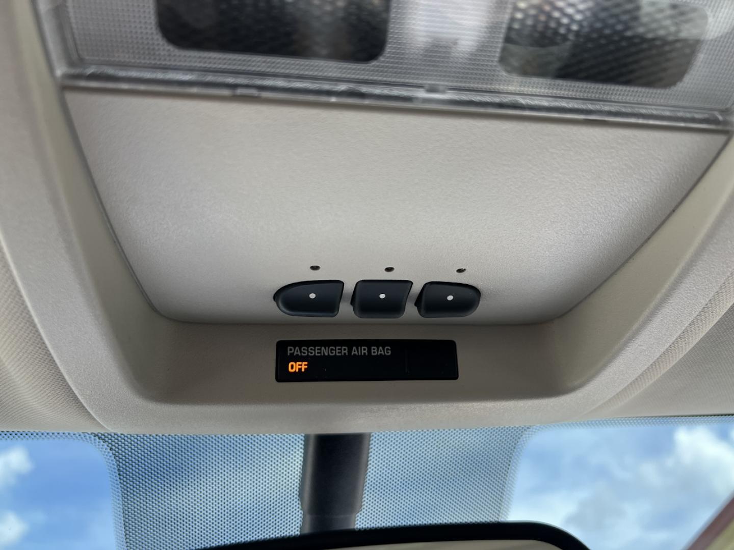 2012 BLUE /Gray Leather GMC Sierra 1500 SLT Crew Cab 4WD (3GTP2WE78CG) with an 5.3L V8 engine, Automatic transmission, located at 2990 Old Orchard Rd., Jackson, MO, 63755, 37.354214, -89.612106 - 2012 GMC Sierra 1500 SLT 126xxx miles 4x4 5.3L V8 Automatic Leather Power/Heated/Cooled Seats Cruise Remote Start Power Windows/Locks/Mirrors We have financing available and we accept trades! Fill out a credit application on our website or come by today! If you have any questions, give us - Photo#31