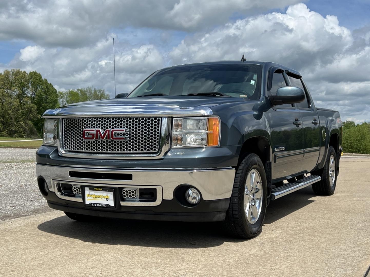 2012 BLUE /Gray Leather GMC Sierra 1500 SLT Crew Cab 4WD (3GTP2WE78CG) with an 5.3L V8 engine, Automatic transmission, located at 2990 Old Orchard Rd., Jackson, MO, 63755, 37.354214, -89.612106 - 2012 GMC Sierra 1500 SLT 126xxx miles 4x4 5.3L V8 Automatic Leather Power/Heated/Cooled Seats Cruise Remote Start Power Windows/Locks/Mirrors We have financing available and we accept trades! Fill out a credit application on our website or come by today! If you have any questions, give us - Photo#7