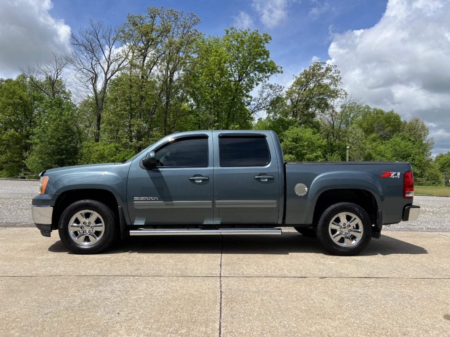 2012 BLUE /Gray Leather GMC Sierra 1500 SLT Crew Cab 4WD (3GTP2WE78CG) with an 5.3L V8 engine, Automatic transmission, located at 2990 Old Orchard Rd., Jackson, MO, 63755, 37.354214, -89.612106 - 2012 GMC Sierra 1500 SLT 126xxx miles 4x4 5.3L V8 Automatic Leather Power/Heated/Cooled Seats Cruise Remote Start Power Windows/Locks/Mirrors We have financing available and we accept trades! Fill out a credit application on our website or come by today! If you have any questions, give us - Photo#8