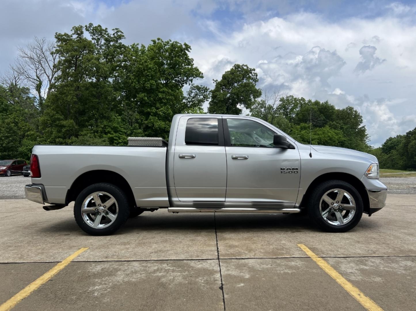 2015 SILVER /Gray Cloth RAM 1500 SLT Quad Cab 2WD (1C6RR6GG5FS) with an 3.6L V6 engine, Automatic transmission, located at 506 S. Kingshighway, Cape Girardeau, MO, 63703, (573) 235-5000, 37.294994, -89.556206 - 2015 Ram 1500 SLT 96xxx miles Rear Wheel Drive 3.6L V6 Automatic Bluetooth Cruise Power Windows/Locks/Mirrors We have financing available and we accept trades! Fill out a credit application on our website or come by today! If you have any questions, give us a call at (573) 235-5000 or visit - Photo#4