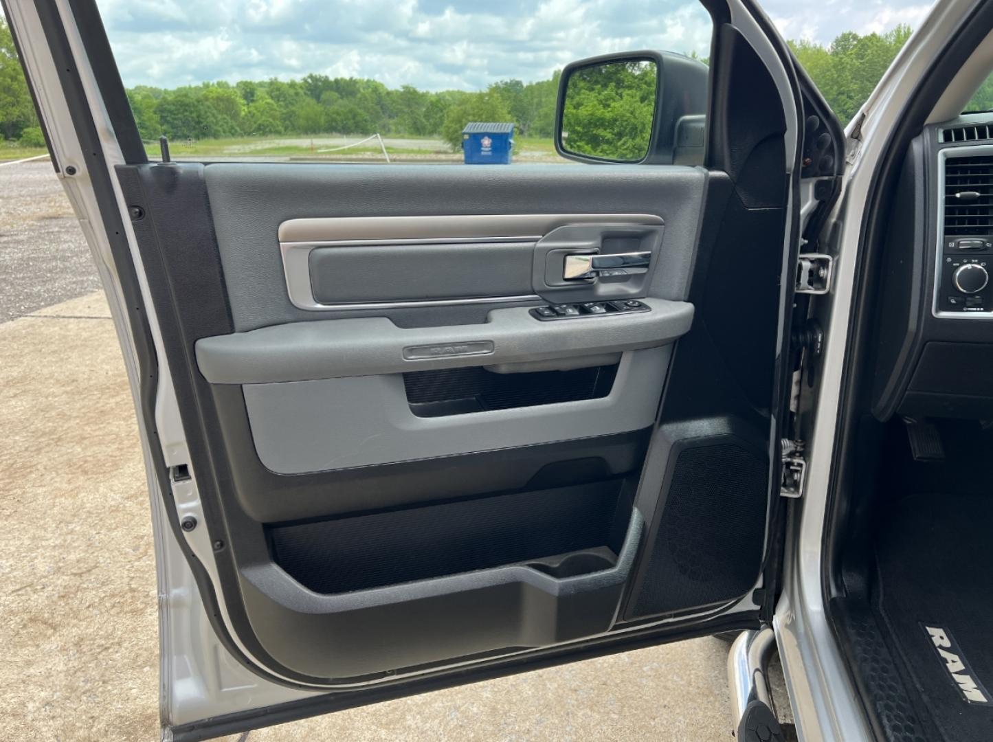 2015 SILVER /Gray Cloth RAM 1500 SLT Quad Cab 2WD (1C6RR6GG5FS) with an 3.6L V6 engine, Automatic transmission, located at 506 S. Kingshighway, Cape Girardeau, MO, 63703, (573) 235-5000, 37.294994, -89.556206 - 2015 Ram 1500 SLT 96xxx miles Rear Wheel Drive 3.6L V6 Automatic Bluetooth Cruise Power Windows/Locks/Mirrors We have financing available and we accept trades! Fill out a credit application on our website or come by today! If you have any questions, give us a call at (573) 235-5000 or visit - Photo#9