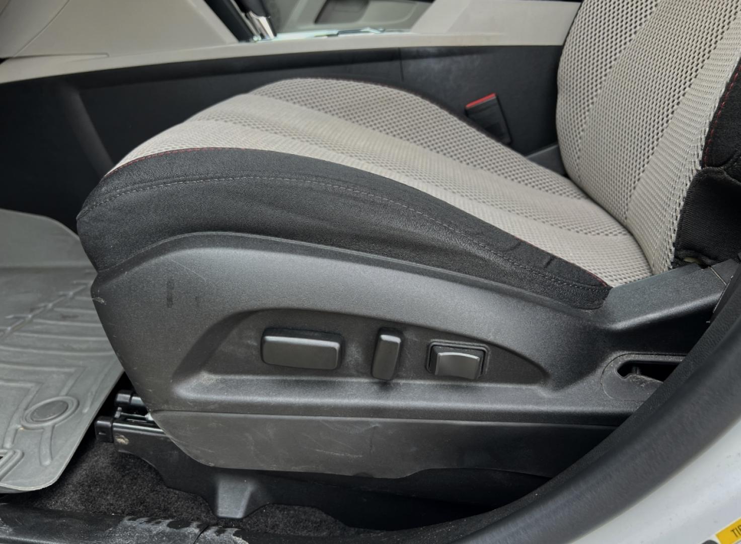 2016 WHITE /Black Cloth Chevrolet Equinox LT AWD (2GNFLFE36G6) with an 3.6L V6 engine, Automatic transmission, located at 2990 Old Orchard Rd., Jackson, MO, 63755, 37.354214, -89.612106 - 2016 Chevrolet Equinox LT 129xxx miles All Wheel Drive 3.6L V6 Automatic Navigation Power Driver Seat Heated Seats Backup Camera Bluetooth Remote Start Cruise Power Windows/Locks/Mirrors We have financing available and we accept trades! Fill out a credit application on our website or co - Photo#5