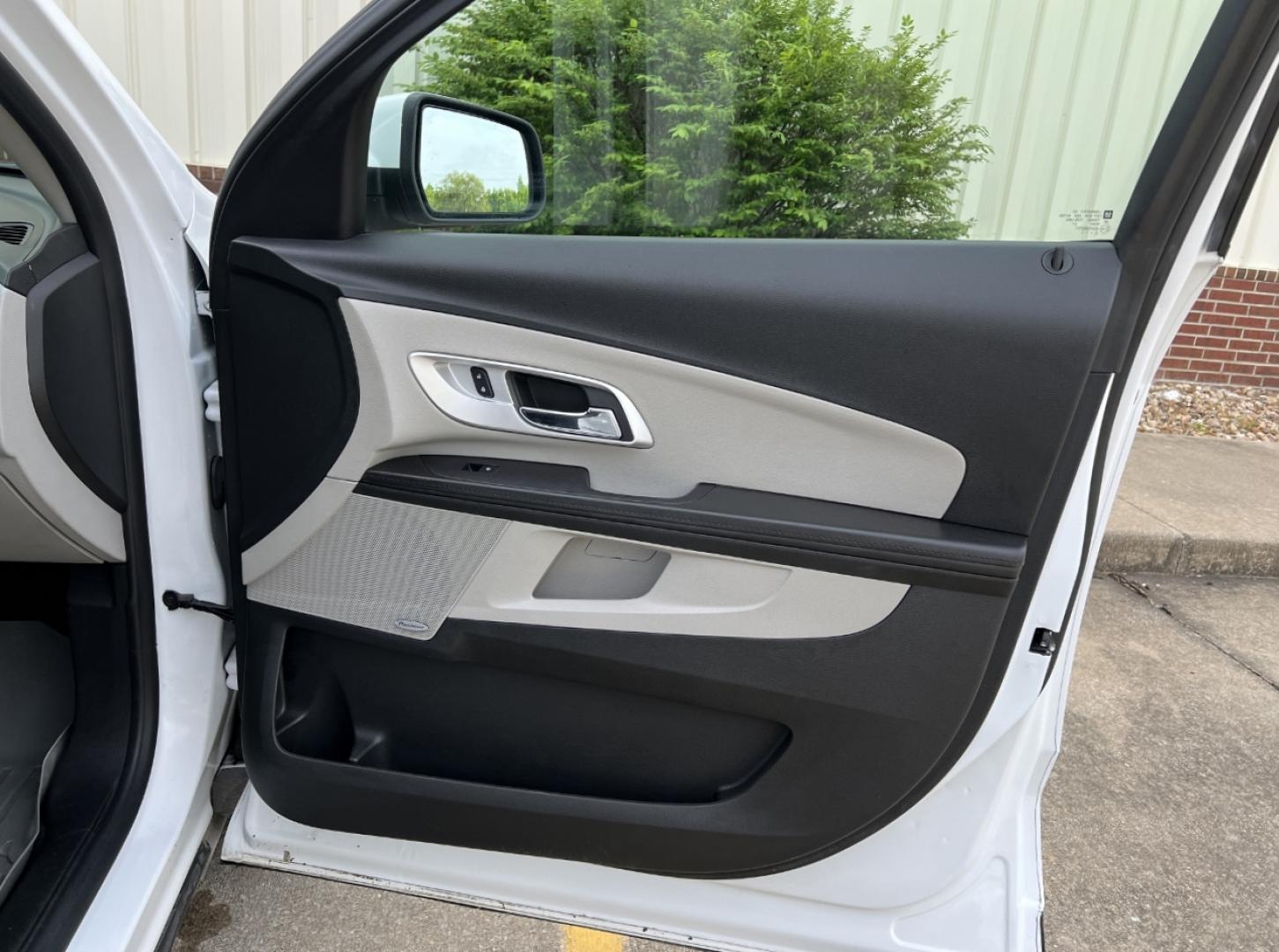 2016 WHITE /Black Cloth Chevrolet Equinox LT AWD (2GNFLFE36G6) with an 3.6L V6 engine, Automatic transmission, located at 2990 Old Orchard Rd., Jackson, MO, 63755, 37.354214, -89.612106 - 2016 Chevrolet Equinox LT 129xxx miles All Wheel Drive 3.6L V6 Automatic Navigation Power Driver Seat Heated Seats Backup Camera Bluetooth Remote Start Cruise Power Windows/Locks/Mirrors We have financing available and we accept trades! Fill out a credit application on our website or co - Photo#16