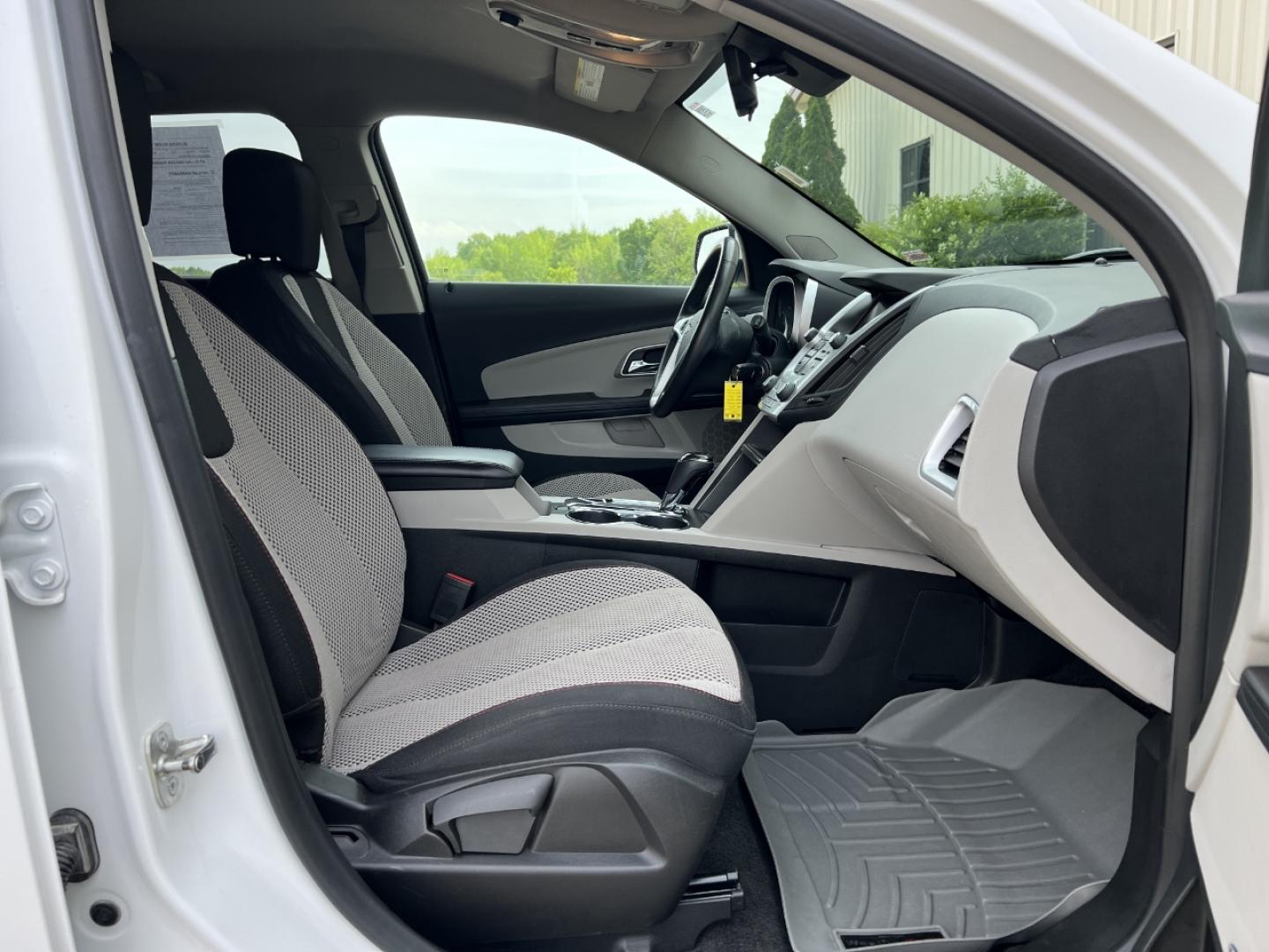 2016 WHITE /Black Cloth Chevrolet Equinox LT AWD (2GNFLFE36G6) with an 3.6L V6 engine, Automatic transmission, located at 2990 Old Orchard Rd., Jackson, MO, 63755, 37.354214, -89.612106 - 2016 Chevrolet Equinox LT 129xxx miles All Wheel Drive 3.6L V6 Automatic Navigation Power Driver Seat Heated Seats Backup Camera Bluetooth Remote Start Cruise Power Windows/Locks/Mirrors We have financing available and we accept trades! Fill out a credit application on our website or co - Photo#17