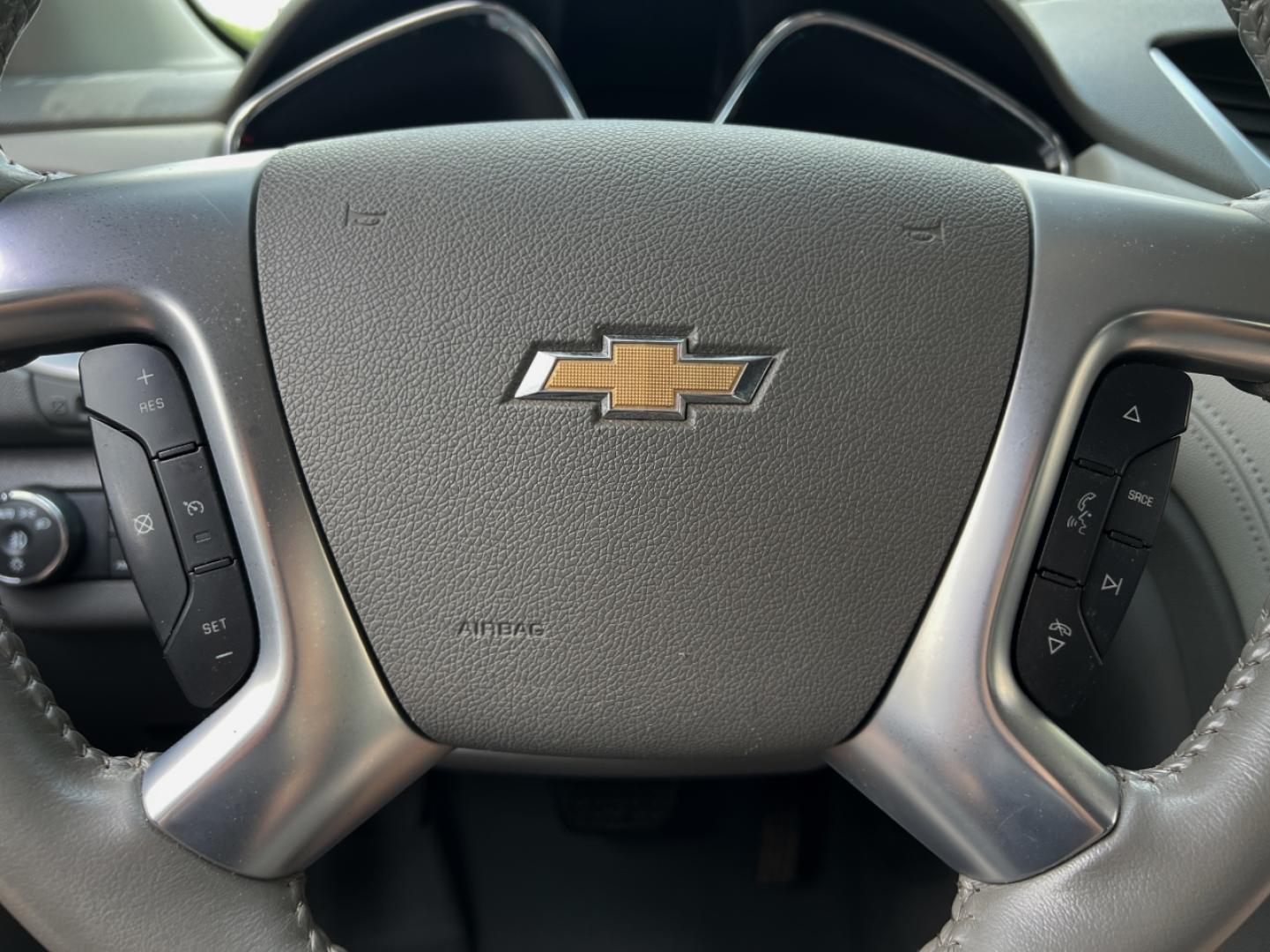 2017 BLACK /Gray Cloth Chevrolet Traverse 2LT AWD (1GNKVHKD0HJ) with an 3.6L V6 engine, Automatic transmission, located at 2990 Old Orchard Rd., Jackson, MO, 63755, 37.354214, -89.612106 - 2017 Chevrolet Traverse LT 174xxx miles All Wheel Drive 3.6L V6 Automatic 3rd Row Backup Camera Power Driver Seat Heated Seats Bluetooth Remote Start Cruise Power Windows/Locks/Mirrors We have financing available and we accept trades! Fill out a credit application on our website or come - Photo#23
