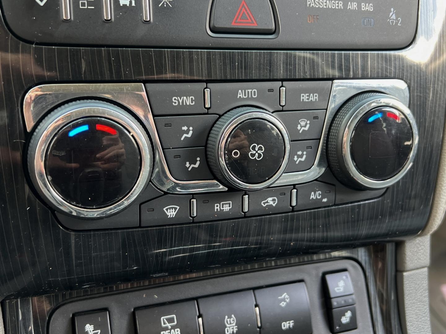 2017 BLACK /Gray Cloth Chevrolet Traverse 2LT AWD (1GNKVHKD0HJ) with an 3.6L V6 engine, Automatic transmission, located at 2990 Old Orchard Rd., Jackson, MO, 63755, 37.354214, -89.612106 - 2017 Chevrolet Traverse LT 174xxx miles All Wheel Drive 3.6L V6 Automatic 3rd Row Backup Camera Power Driver Seat Heated Seats Bluetooth Remote Start Cruise Power Windows/Locks/Mirrors We have financing available and we accept trades! Fill out a credit application on our website or come - Photo#27