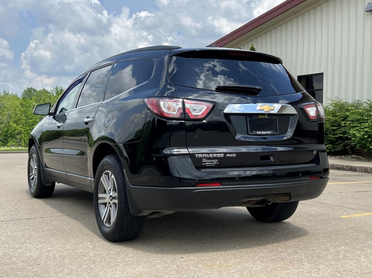 2017 BLACK /Gray Cloth Chevrolet Traverse 2LT AWD (1GNKVHKD0HJ) with an 3.6L V6 engine, Automatic transmission, located at 2990 Old Orchard Rd., Jackson, MO, 63755, 37.354214, -89.612106 - 2017 Chevrolet Traverse LT 174xxx miles All Wheel Drive 3.6L V6 Automatic 3rd Row Backup Camera Power Driver Seat Heated Seats Bluetooth Remote Start Cruise Power Windows/Locks/Mirrors We have financing available and we accept trades! Fill out a credit application on our website or come - Photo#10