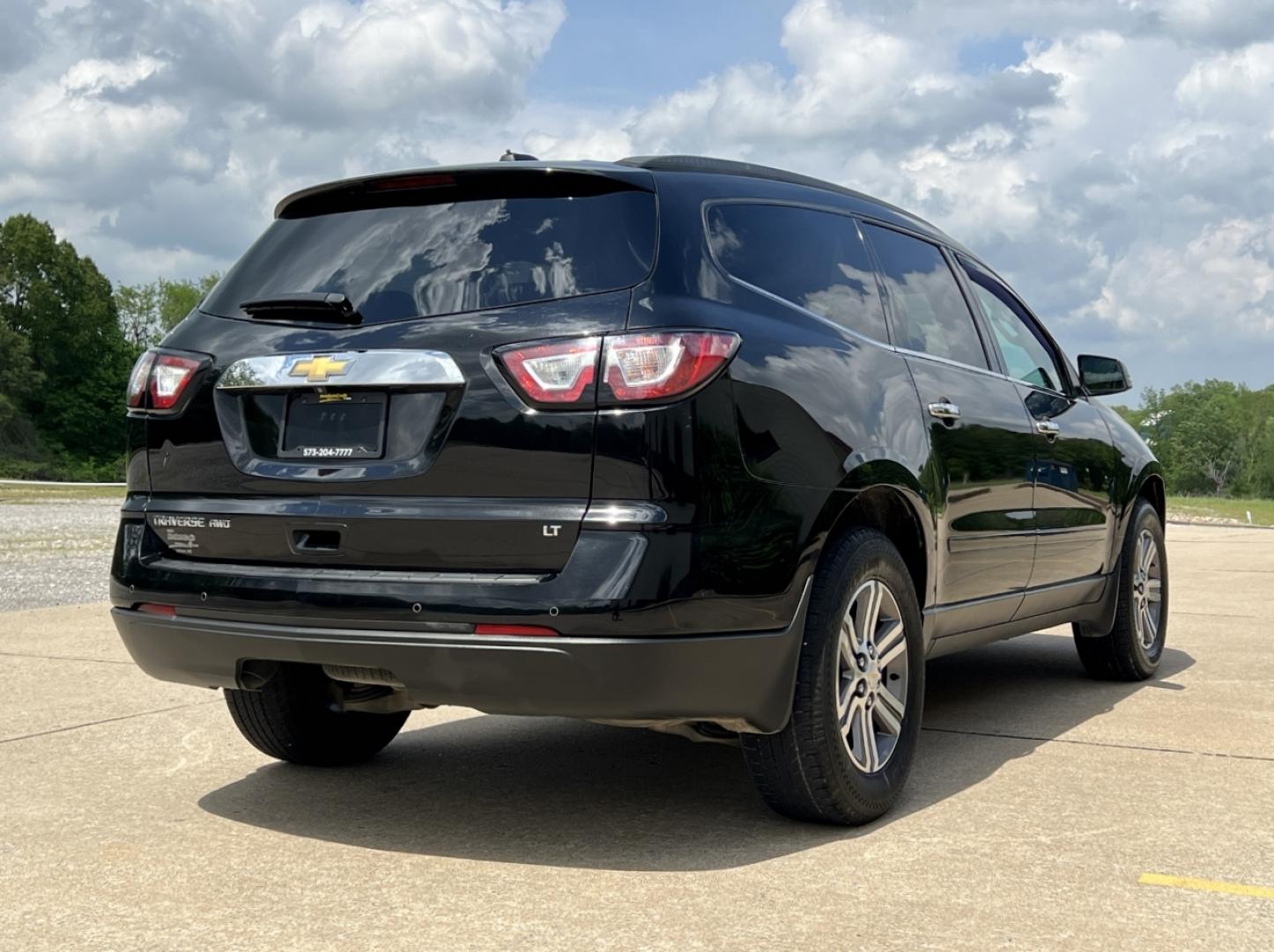 2017 BLACK /Gray Cloth Chevrolet Traverse 2LT AWD (1GNKVHKD0HJ) with an 3.6L V6 engine, Automatic transmission, located at 2990 Old Orchard Rd., Jackson, MO, 63755, 37.354214, -89.612106 - 2017 Chevrolet Traverse LT 174xxx miles All Wheel Drive 3.6L V6 Automatic 3rd Row Backup Camera Power Driver Seat Heated Seats Bluetooth Remote Start Cruise Power Windows/Locks/Mirrors We have financing available and we accept trades! Fill out a credit application on our website or come - Photo#9