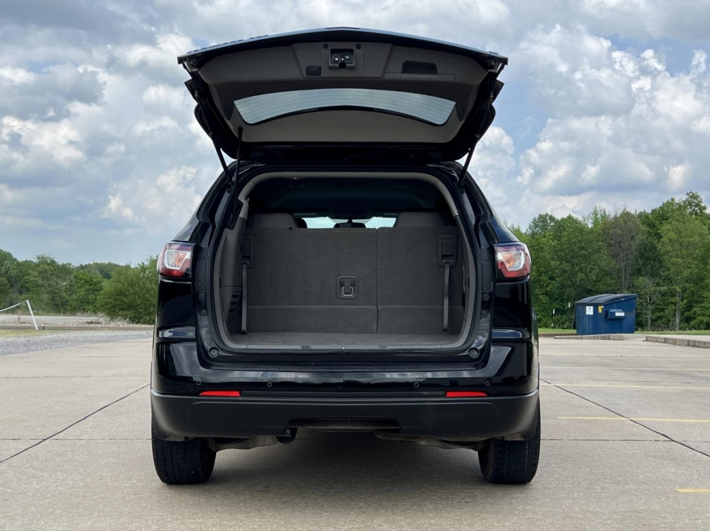 2017 BLACK /Gray Cloth Chevrolet Traverse 2LT AWD (1GNKVHKD0HJ) with an 3.6L V6 engine, Automatic transmission, located at 2990 Old Orchard Rd., Jackson, MO, 63755, 37.354214, -89.612106 - 2017 Chevrolet Traverse LT 174xxx miles All Wheel Drive 3.6L V6 Automatic 3rd Row Backup Camera Power Driver Seat Heated Seats Bluetooth Remote Start Cruise Power Windows/Locks/Mirrors We have financing available and we accept trades! Fill out a credit application on our website or come - Photo#20