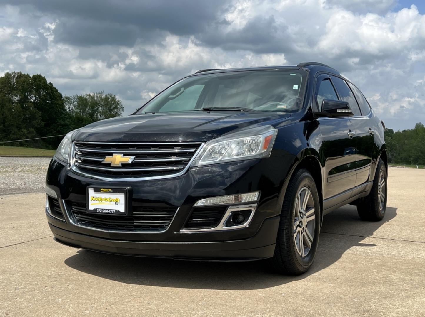 2017 BLACK /Gray Cloth Chevrolet Traverse 2LT AWD (1GNKVHKD0HJ) with an 3.6L V6 engine, Automatic transmission, located at 2990 Old Orchard Rd., Jackson, MO, 63755, 37.354214, -89.612106 - 2017 Chevrolet Traverse LT 174xxx miles All Wheel Drive 3.6L V6 Automatic 3rd Row Backup Camera Power Driver Seat Heated Seats Bluetooth Remote Start Cruise Power Windows/Locks/Mirrors We have financing available and we accept trades! Fill out a credit application on our website or come - Photo#6
