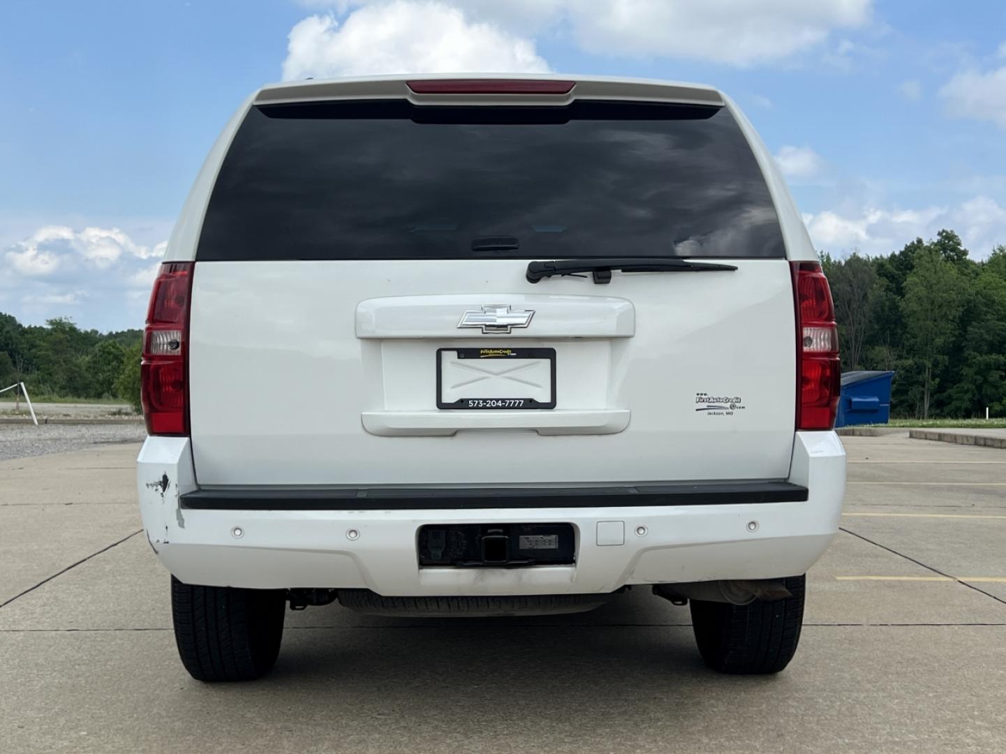 2010 WHITE /Gray Leather Chevrolet Tahoe LT 4WD (1GNUKBE04AR) with an 5.3L V8 engine, Automatic transmission, located at 2990 Old Orchard Rd., Jackson, MO, 63755, 37.354214, -89.612106 - 2010 Chevrolet Tahoe 1500 LT 190xxx miles 4 Wheel Drive 5.3L V8 Automatic Leather 3rd Row Power Seats Cruise Remote Start Power Windows/Locks/Mirrors We have financing available and we accept trades! Fill out a credit application on our website or come by today! If you have any questions - Photo#14