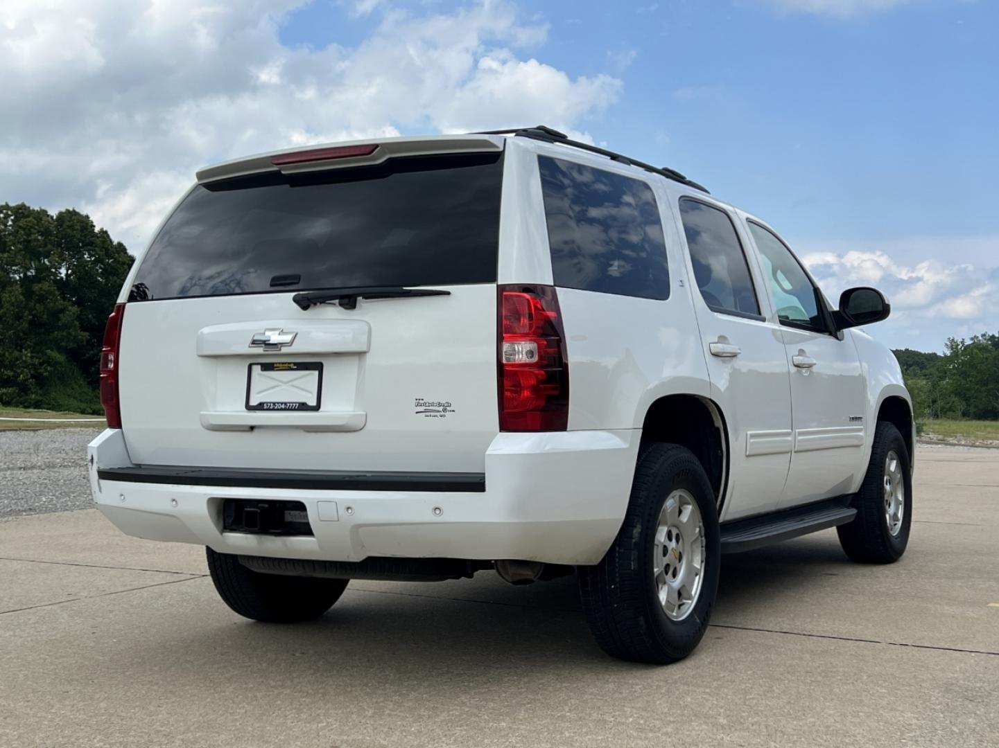 2010 WHITE /Gray Leather Chevrolet Tahoe LT 4WD (1GNUKBE04AR) with an 5.3L V8 engine, Automatic transmission, located at 2990 Old Orchard Rd., Jackson, MO, 63755, 37.354214, -89.612106 - 2010 Chevrolet Tahoe 1500 LT 190xxx miles 4 Wheel Drive 5.3L V8 Automatic Leather 3rd Row Power Seats Cruise Remote Start Power Windows/Locks/Mirrors We have financing available and we accept trades! Fill out a credit application on our website or come by today! If you have any questions - Photo#12