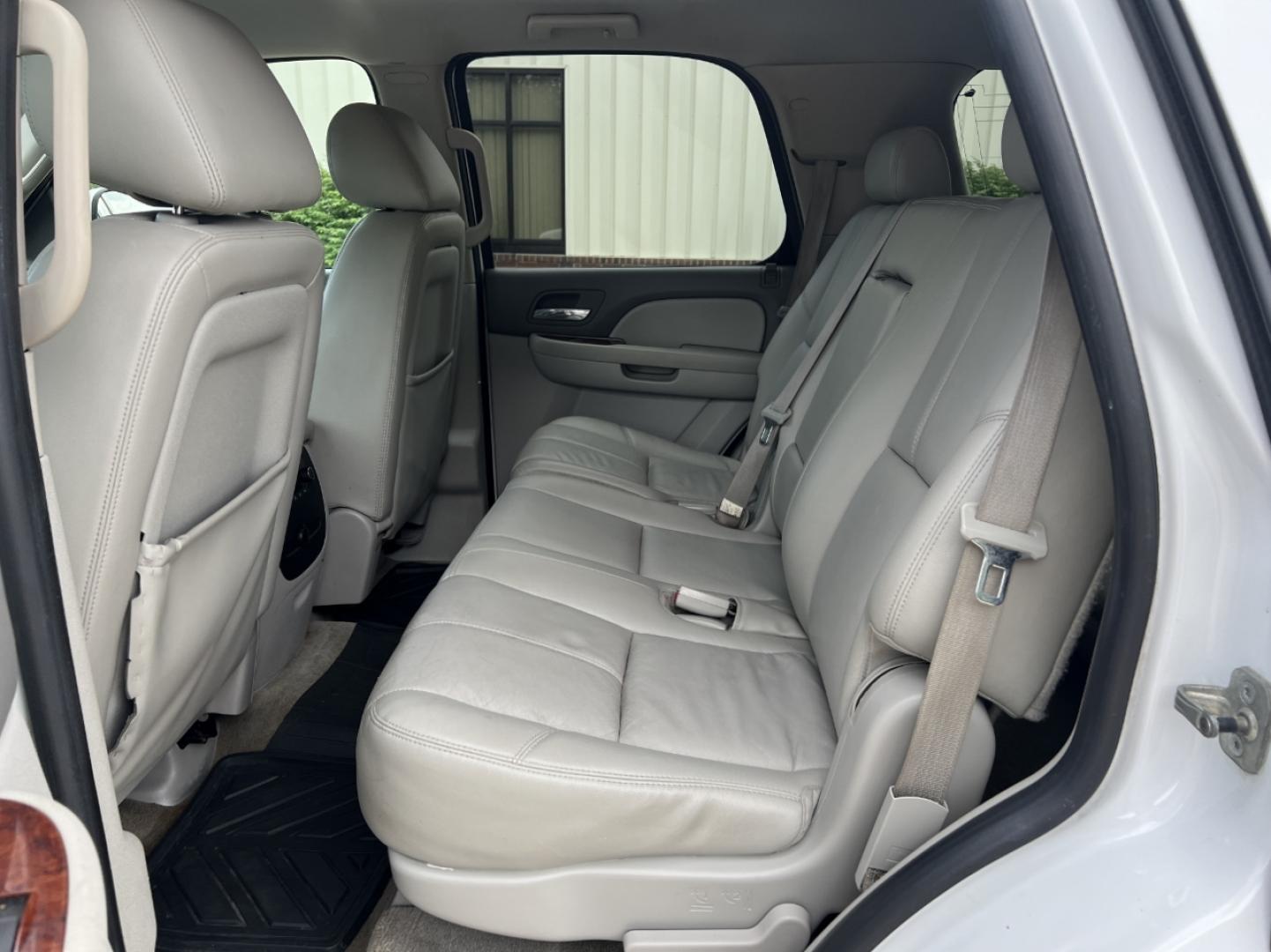 2010 WHITE /Gray Leather Chevrolet Tahoe LT 4WD (1GNUKBE04AR) with an 5.3L V8 engine, Automatic transmission, located at 2990 Old Orchard Rd., Jackson, MO, 63755, 37.354214, -89.612106 - 2010 Chevrolet Tahoe 1500 LT 190xxx miles 4 Wheel Drive 5.3L V8 Automatic Leather 3rd Row Power Seats Cruise Remote Start Power Windows/Locks/Mirrors We have financing available and we accept trades! Fill out a credit application on our website or come by today! If you have any questions - Photo#18