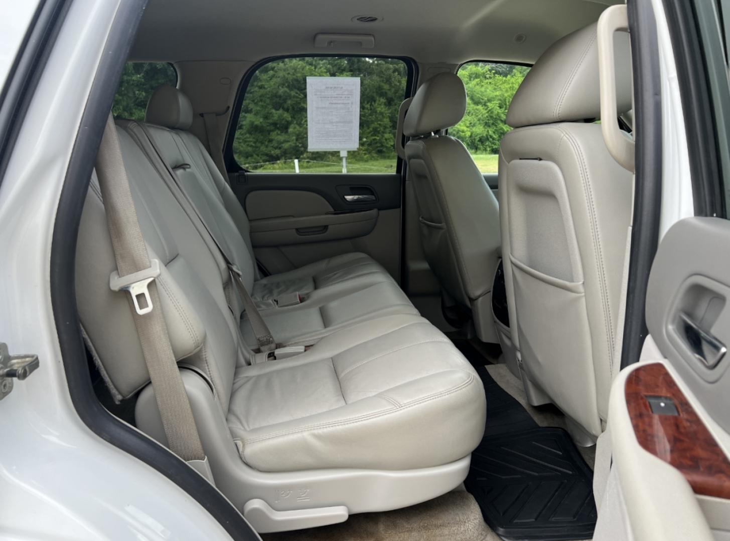 2010 WHITE /Gray Leather Chevrolet Tahoe LT 4WD (1GNUKBE04AR) with an 5.3L V8 engine, Automatic transmission, located at 2990 Old Orchard Rd., Jackson, MO, 63755, 37.354214, -89.612106 - 2010 Chevrolet Tahoe 1500 LT 190xxx miles 4 Wheel Drive 5.3L V8 Automatic Leather 3rd Row Power Seats Cruise Remote Start Power Windows/Locks/Mirrors We have financing available and we accept trades! Fill out a credit application on our website or come by today! If you have any questions - Photo#7