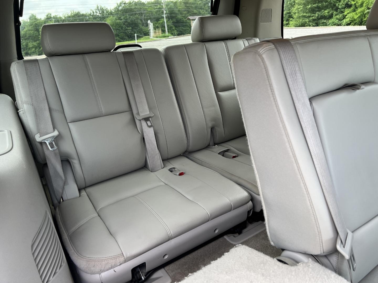 2010 WHITE /Gray Leather Chevrolet Tahoe LT 4WD (1GNUKBE04AR) with an 5.3L V8 engine, Automatic transmission, located at 2990 Old Orchard Rd., Jackson, MO, 63755, 37.354214, -89.612106 - 2010 Chevrolet Tahoe 1500 LT 190xxx miles 4 Wheel Drive 5.3L V8 Automatic Leather 3rd Row Power Seats Cruise Remote Start Power Windows/Locks/Mirrors We have financing available and we accept trades! Fill out a credit application on our website or come by today! If you have any questions - Photo#8