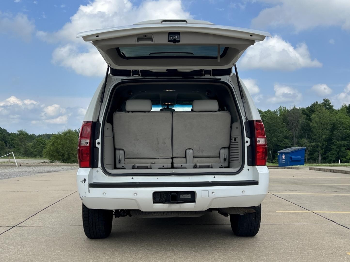2010 WHITE /Gray Leather Chevrolet Tahoe LT 4WD (1GNUKBE04AR) with an 5.3L V8 engine, Automatic transmission, located at 2990 Old Orchard Rd., Jackson, MO, 63755, 37.354214, -89.612106 - 2010 Chevrolet Tahoe 1500 LT 190xxx miles 4 Wheel Drive 5.3L V8 Automatic Leather 3rd Row Power Seats Cruise Remote Start Power Windows/Locks/Mirrors We have financing available and we accept trades! Fill out a credit application on our website or come by today! If you have any questions - Photo#19