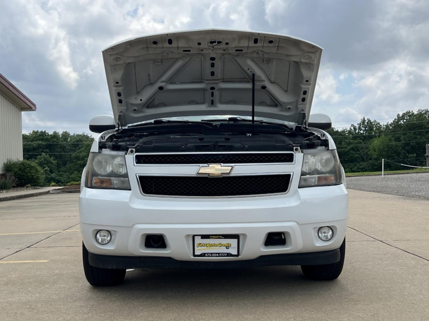 2010 WHITE /Gray Leather Chevrolet Tahoe LT 4WD (1GNUKBE04AR) with an 5.3L V8 engine, Automatic transmission, located at 2990 Old Orchard Rd., Jackson, MO, 63755, 37.354214, -89.612106 - 2010 Chevrolet Tahoe 1500 LT 190xxx miles 4 Wheel Drive 5.3L V8 Automatic Leather 3rd Row Power Seats Cruise Remote Start Power Windows/Locks/Mirrors We have financing available and we accept trades! Fill out a credit application on our website or come by today! If you have any questions - Photo#30