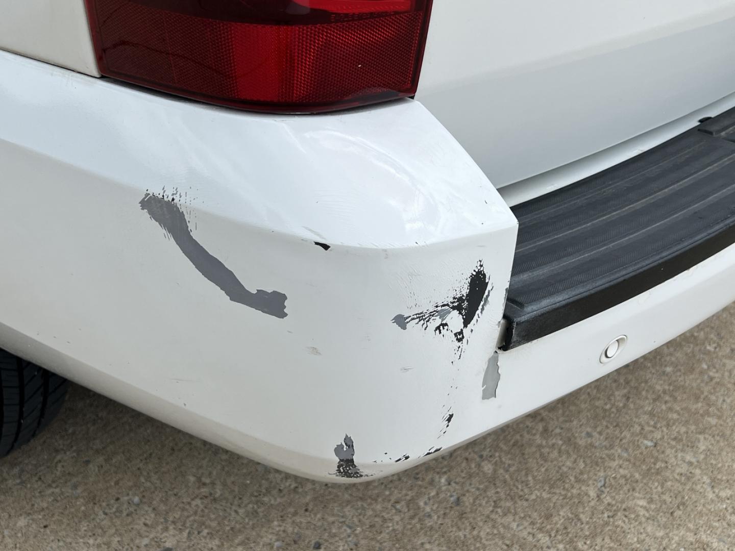 2010 WHITE /Gray Leather Chevrolet Tahoe LT 4WD (1GNUKBE04AR) with an 5.3L V8 engine, Automatic transmission, located at 2990 Old Orchard Rd., Jackson, MO, 63755, 37.354214, -89.612106 - 2010 Chevrolet Tahoe 1500 LT 190xxx miles 4 Wheel Drive 5.3L V8 Automatic Leather 3rd Row Power Seats Cruise Remote Start Power Windows/Locks/Mirrors We have financing available and we accept trades! Fill out a credit application on our website or come by today! If you have any questions - Photo#39