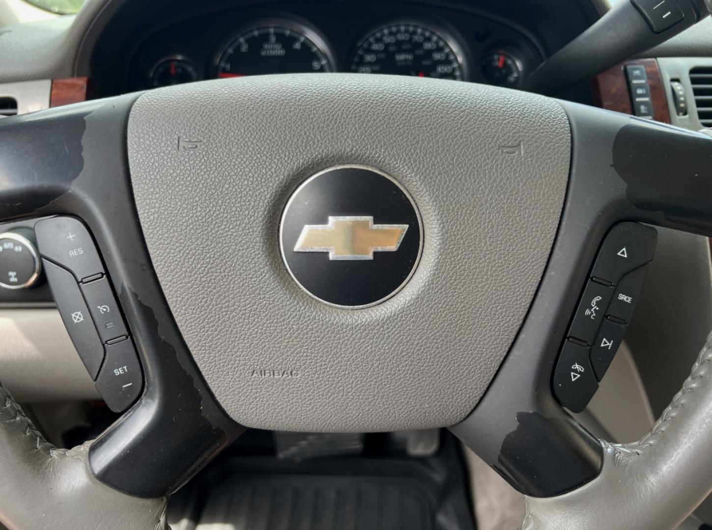 2010 WHITE /Gray Leather Chevrolet Tahoe LT 4WD (1GNUKBE04AR) with an 5.3L V8 engine, Automatic transmission, located at 2990 Old Orchard Rd., Jackson, MO, 63755, 37.354214, -89.612106 - 2010 Chevrolet Tahoe 1500 LT 190xxx miles 4 Wheel Drive 5.3L V8 Automatic Leather 3rd Row Power Seats Cruise Remote Start Power Windows/Locks/Mirrors We have financing available and we accept trades! Fill out a credit application on our website or come by today! If you have any questions - Photo#22