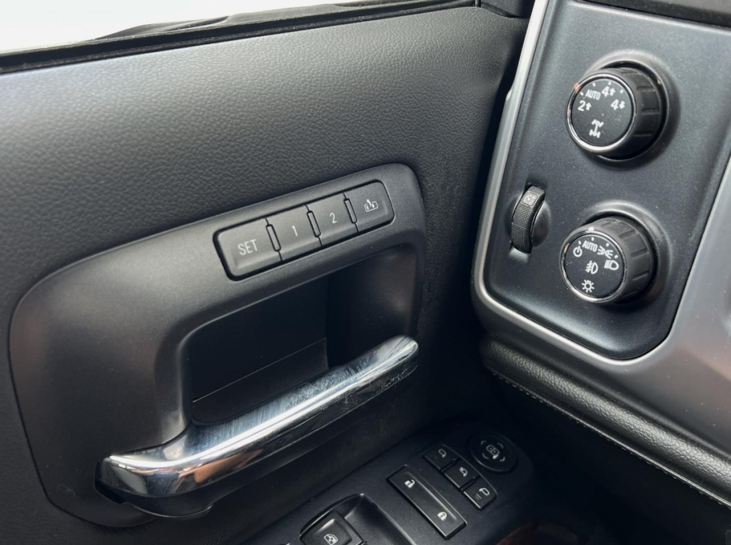2015 GRAY /Black Leather GMC Sierra 1500 SLT Crew Cab 4x4 (3GTU2VEC2FG) with an 5.3L V8 engine, Automatic transmission, located at 506 S. Kingshighway, Cape Girardeau, MO, 63703, (573) 235-5000, 37.294994, -89.556206 - 2015 GMC Sierra 1500 SLT 1-Owner 123xxx miles 4x4 5.3L V8 Automatic Leather Navigation Power/Heated/Cooled Seats Backup Camera Bluetooth Remote Start Cruise Power Windows/Locks/Mirrors We have financing available and we accept trades! Fill out a credit application on our website or com - Photo#29