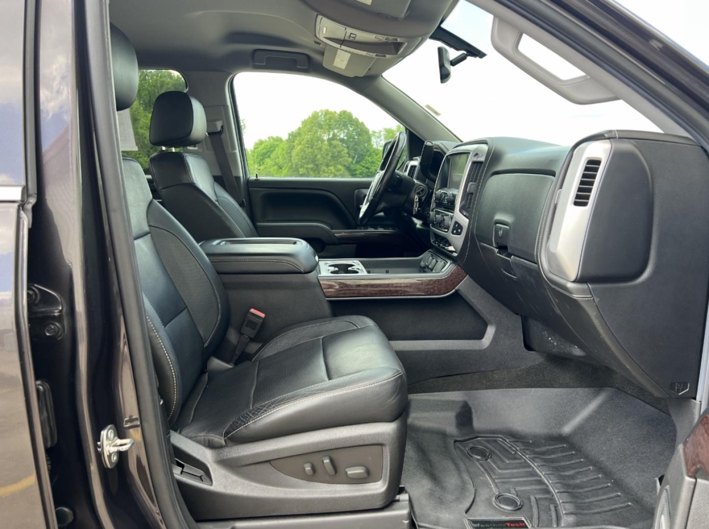 2015 GRAY /Black Leather GMC Sierra 1500 SLT Crew Cab 4x4 (3GTU2VEC2FG) with an 5.3L V8 engine, Automatic transmission, located at 506 S. Kingshighway, Cape Girardeau, MO, 63703, (573) 235-5000, 37.294994, -89.556206 - 2015 GMC Sierra 1500 SLT 1-Owner 123xxx miles 4x4 5.3L V8 Automatic Leather Navigation Power/Heated/Cooled Seats Backup Camera Bluetooth Remote Start Cruise Power Windows/Locks/Mirrors We have financing available and we accept trades! Fill out a credit application on our website or com - Photo#18
