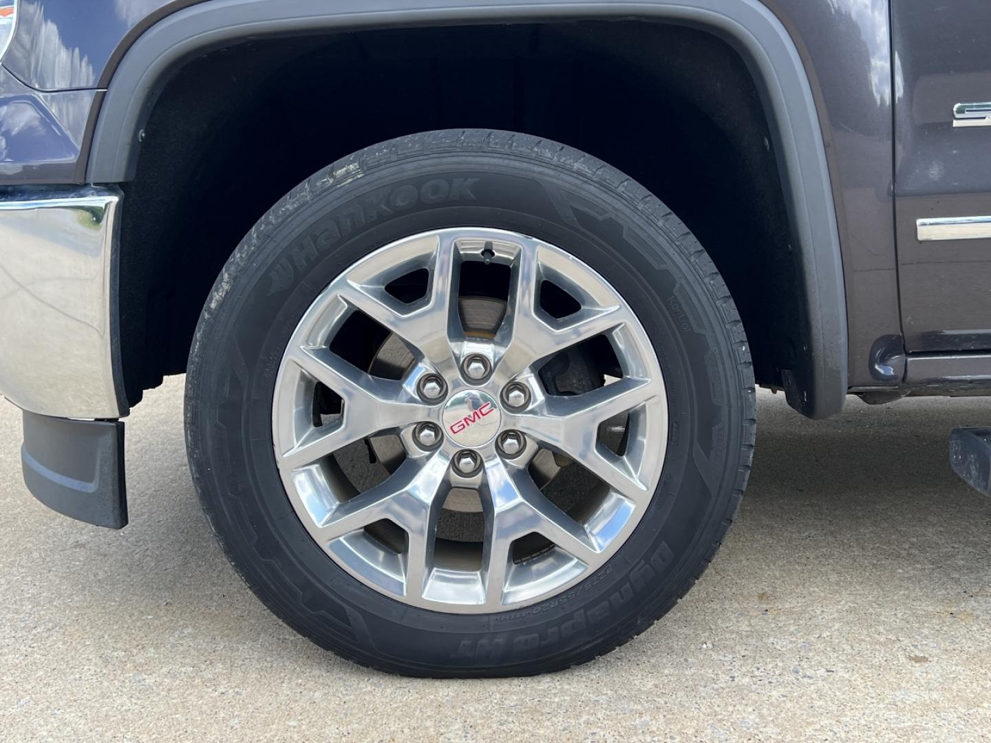 2015 GRAY /Black Leather GMC Sierra 1500 SLT Crew Cab 4x4 (3GTU2VEC2FG) with an 5.3L V8 engine, Automatic transmission, located at 506 S. Kingshighway, Cape Girardeau, MO, 63703, (573) 235-5000, 37.294994, -89.556206 - 2015 GMC Sierra 1500 SLT 1-Owner 123xxx miles 4x4 5.3L V8 Automatic Leather Navigation Power/Heated/Cooled Seats Backup Camera Bluetooth Remote Start Cruise Power Windows/Locks/Mirrors We have financing available and we accept trades! Fill out a credit application on our website or com - Photo#36