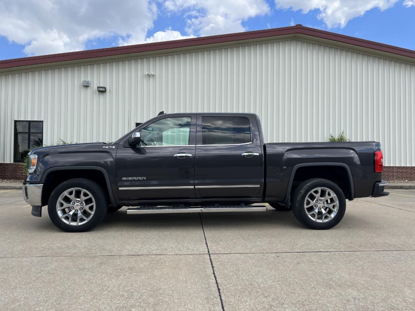 2015 GRAY /Black Leather GMC Sierra 1500 SLT Crew Cab 4x4 (3GTU2VEC2FG) with an 5.3L V8 engine, Automatic transmission, located at 506 S. Kingshighway, Cape Girardeau, MO, 63703, (573) 235-5000, 37.294994, -89.556206 - 2015 GMC Sierra 1500 SLT 1-Owner 123xxx miles 4x4 5.3L V8 Automatic Leather Navigation Power/Heated/Cooled Seats Backup Camera Bluetooth Remote Start Cruise Power Windows/Locks/Mirrors We have financing available and we accept trades! Fill out a credit application on our website or com - Photo#9